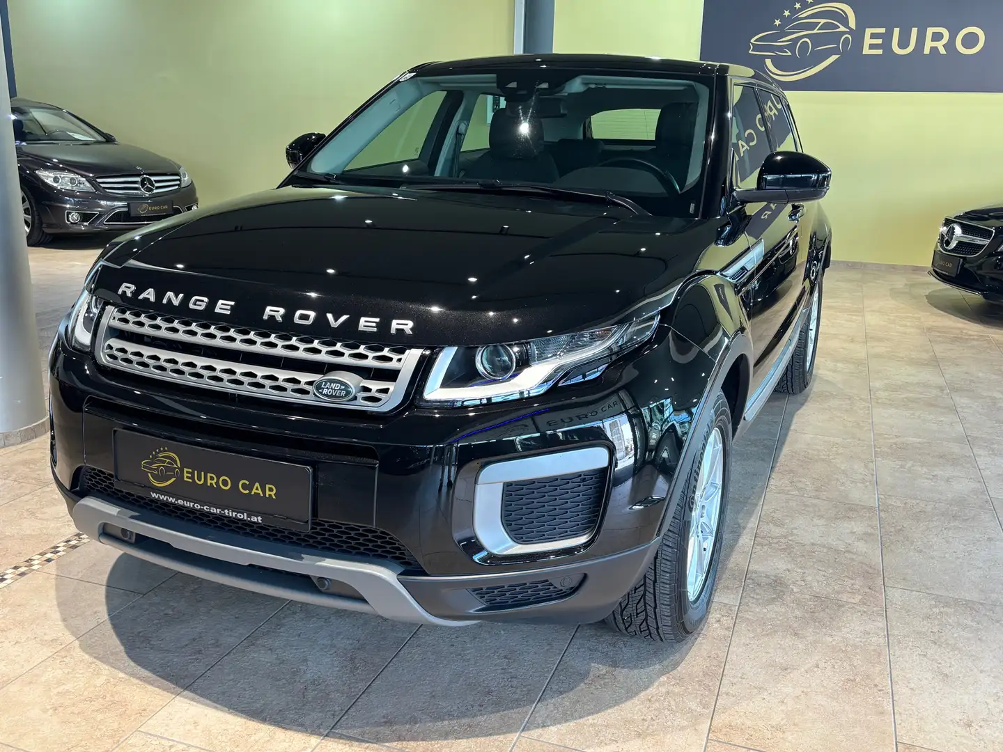 Land Rover Range Rover Evoque Pure 2,0 TD4 e-Capability Schwarz - 2