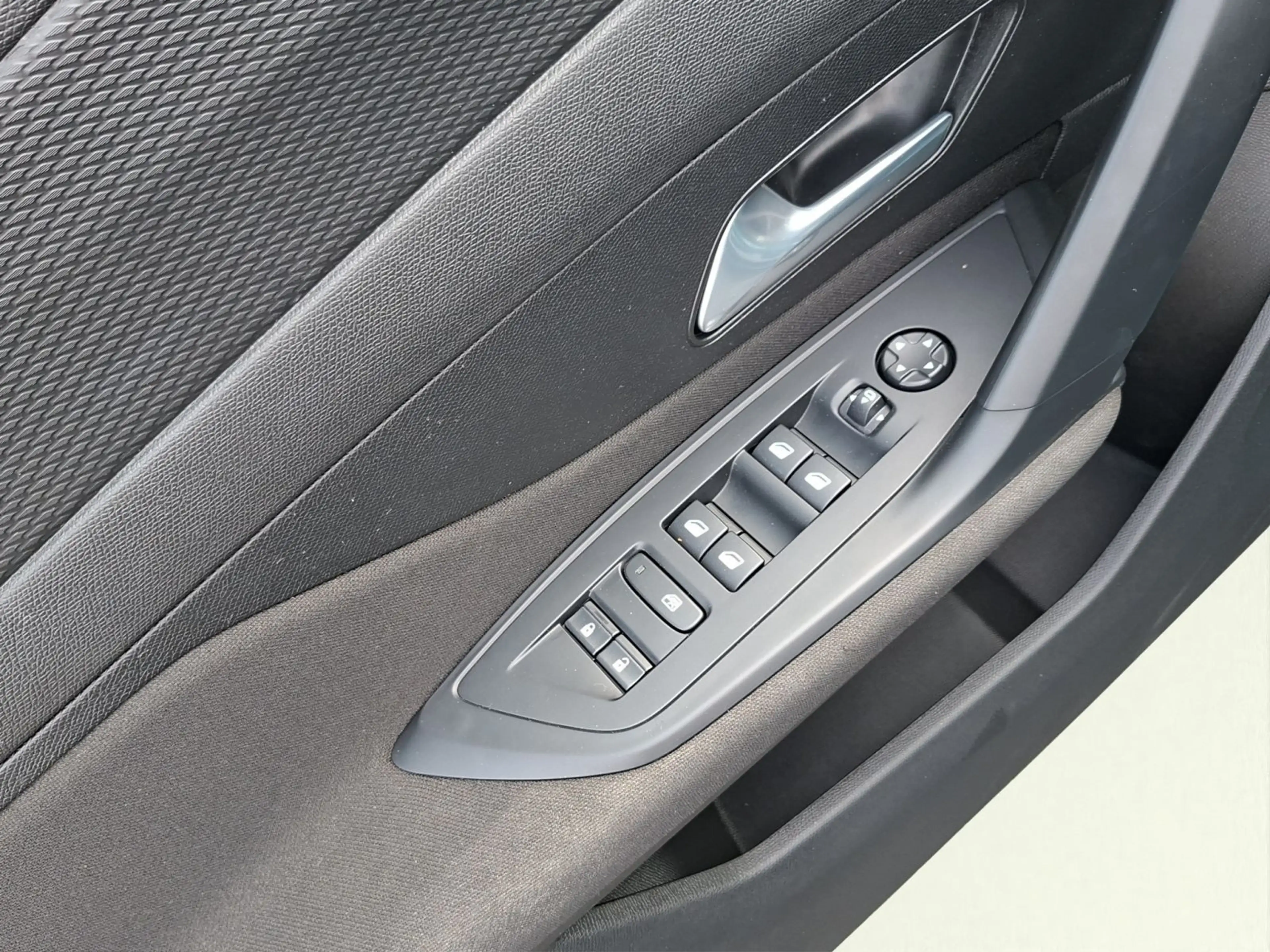 Peugeot 308 SW Active Pack Pure Tech — photo 12