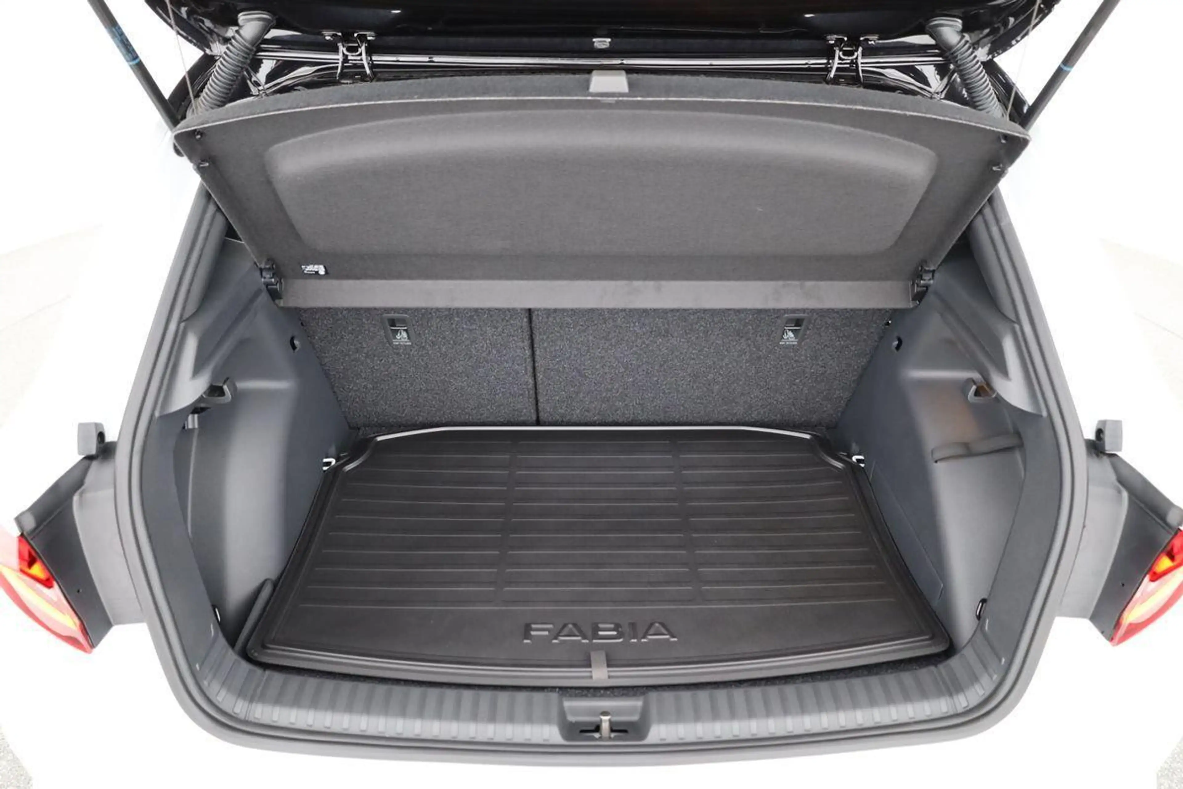 Skoda Fabia Monte Carlo 1.5 TSI DSG Carlo, Ladeboden, LED, ... — photo 12