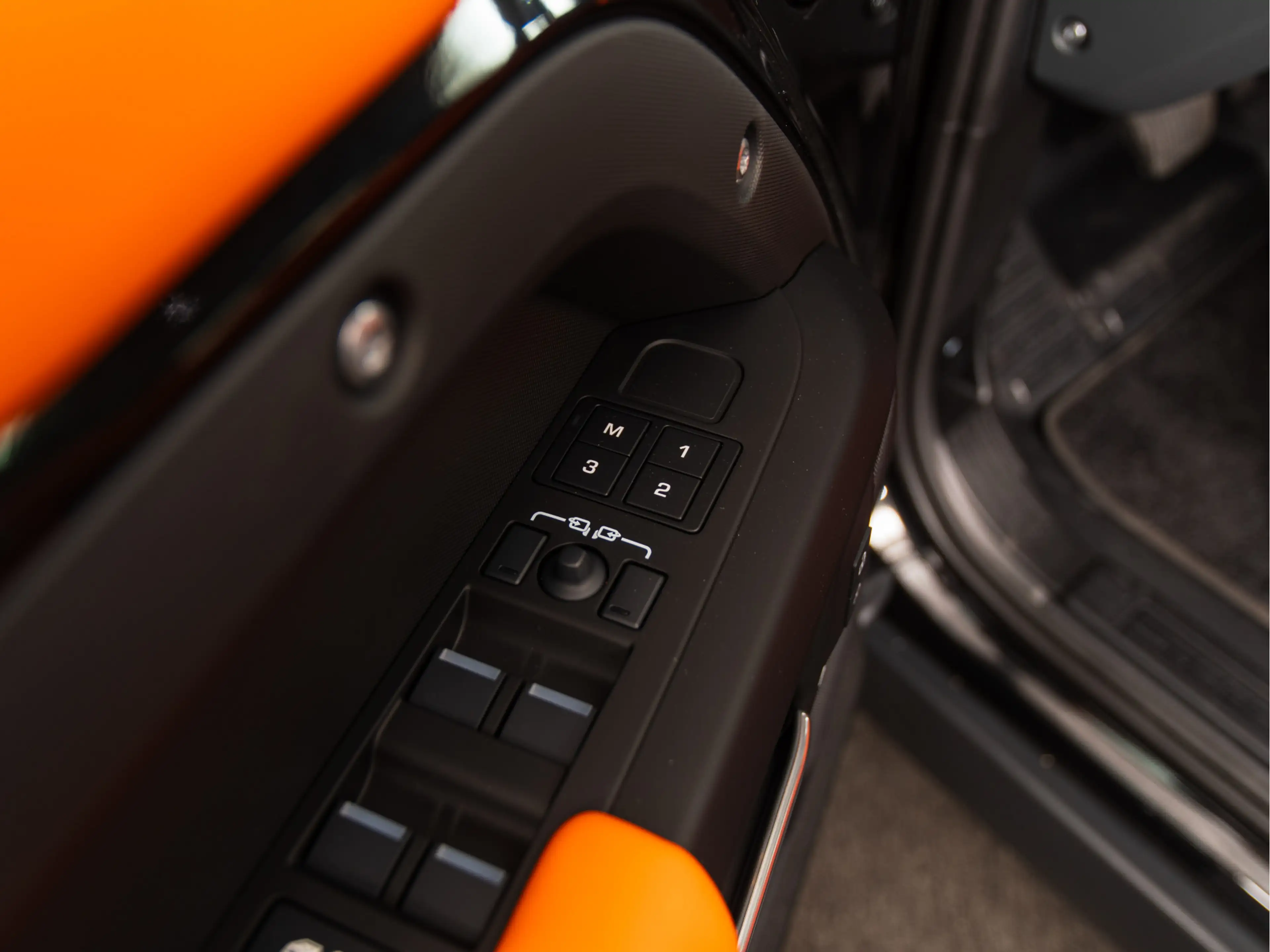 Land Rover Defender 110 2.0 P300e 110 X-Dynamic HSE HERMES KLEUR LEDER — photo 17