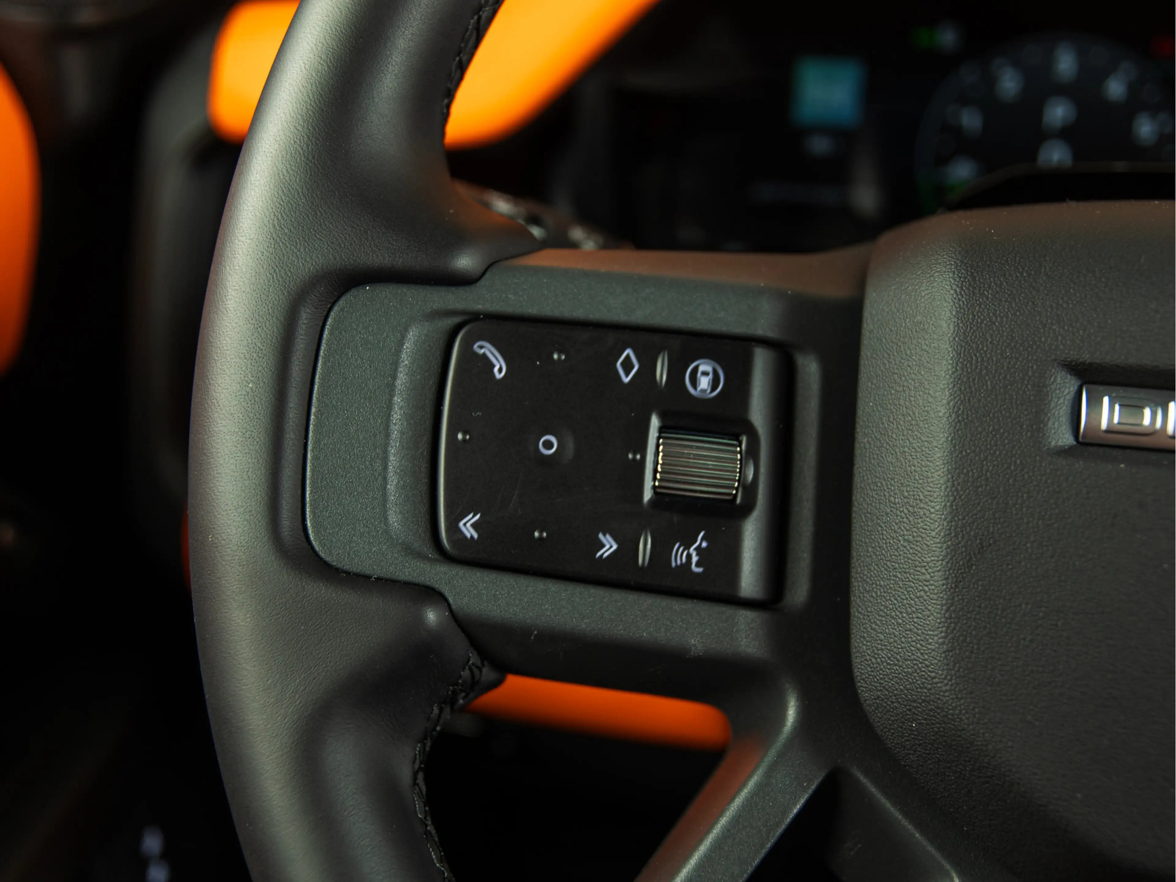 Land Rover Defender 110 2.0 P300e 110 X-Dynamic HSE HERMES KLEUR LEDER — photo 27