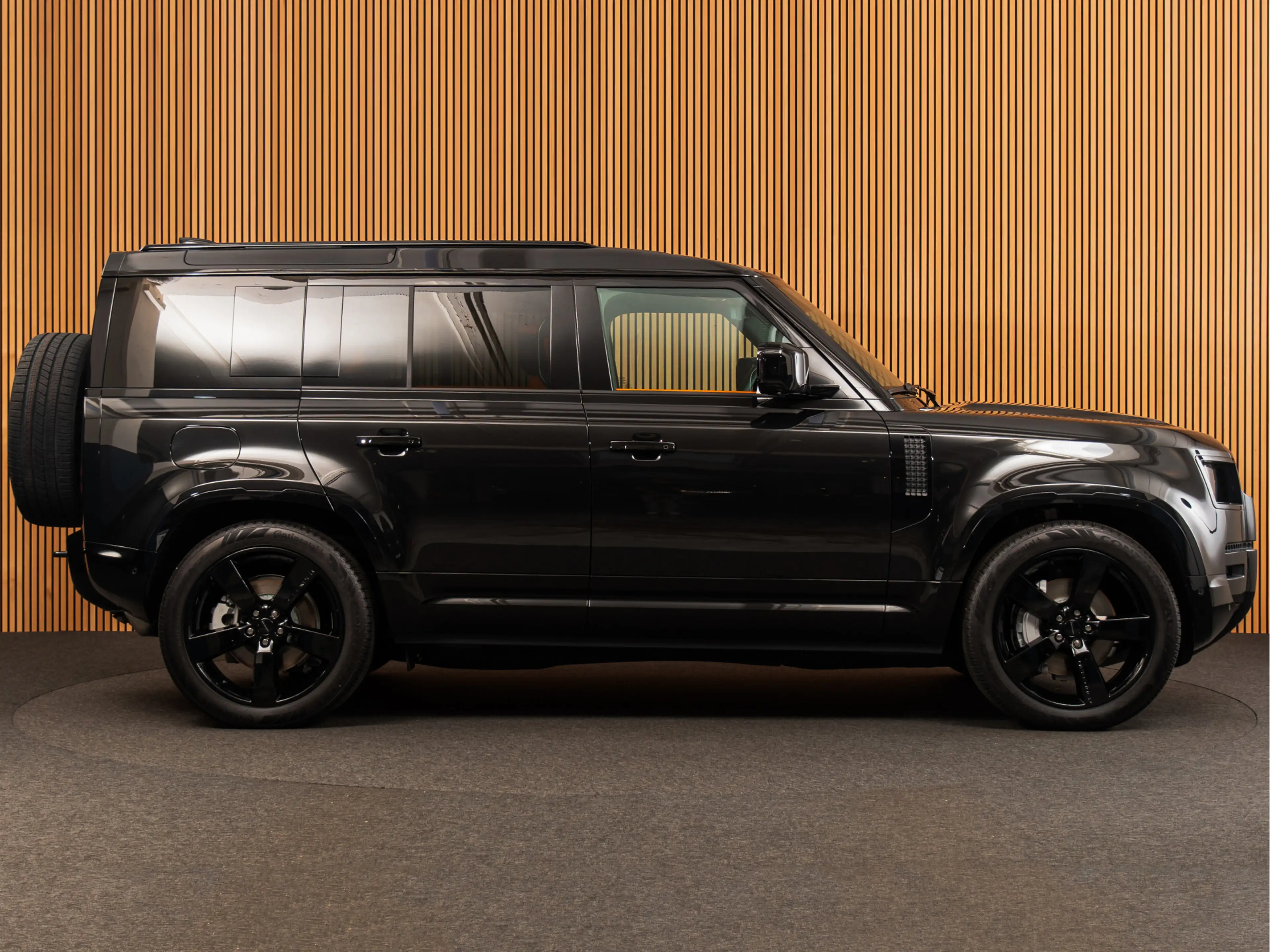 Land Rover Defender 110 2.0 P300e 110 X-Dynamic HSE HERMES KLEUR LEDER — photo 6