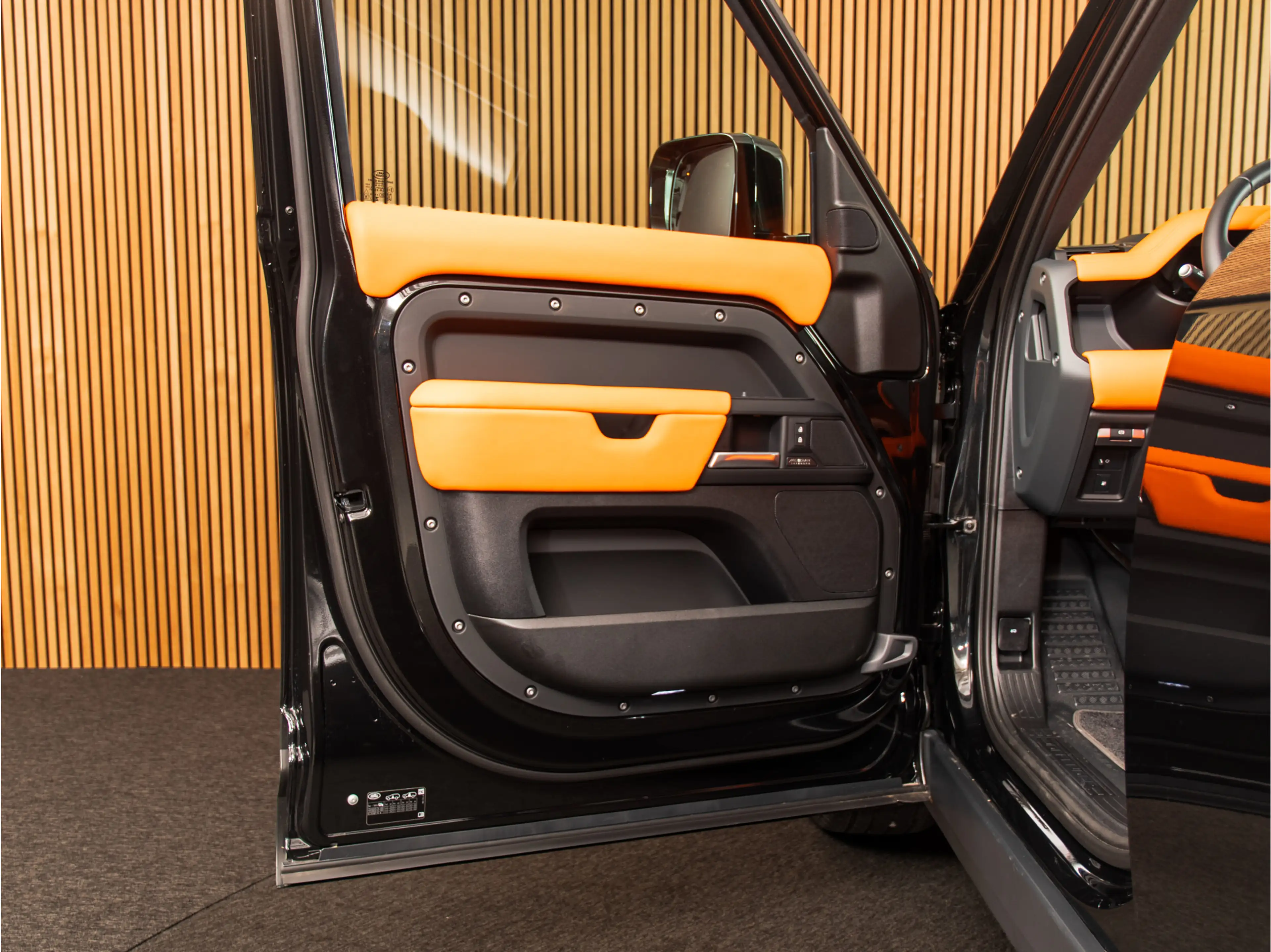 Land Rover Defender 110 2.0 P300e 110 X-Dynamic HSE HERMES KLEUR LEDER — photo 16