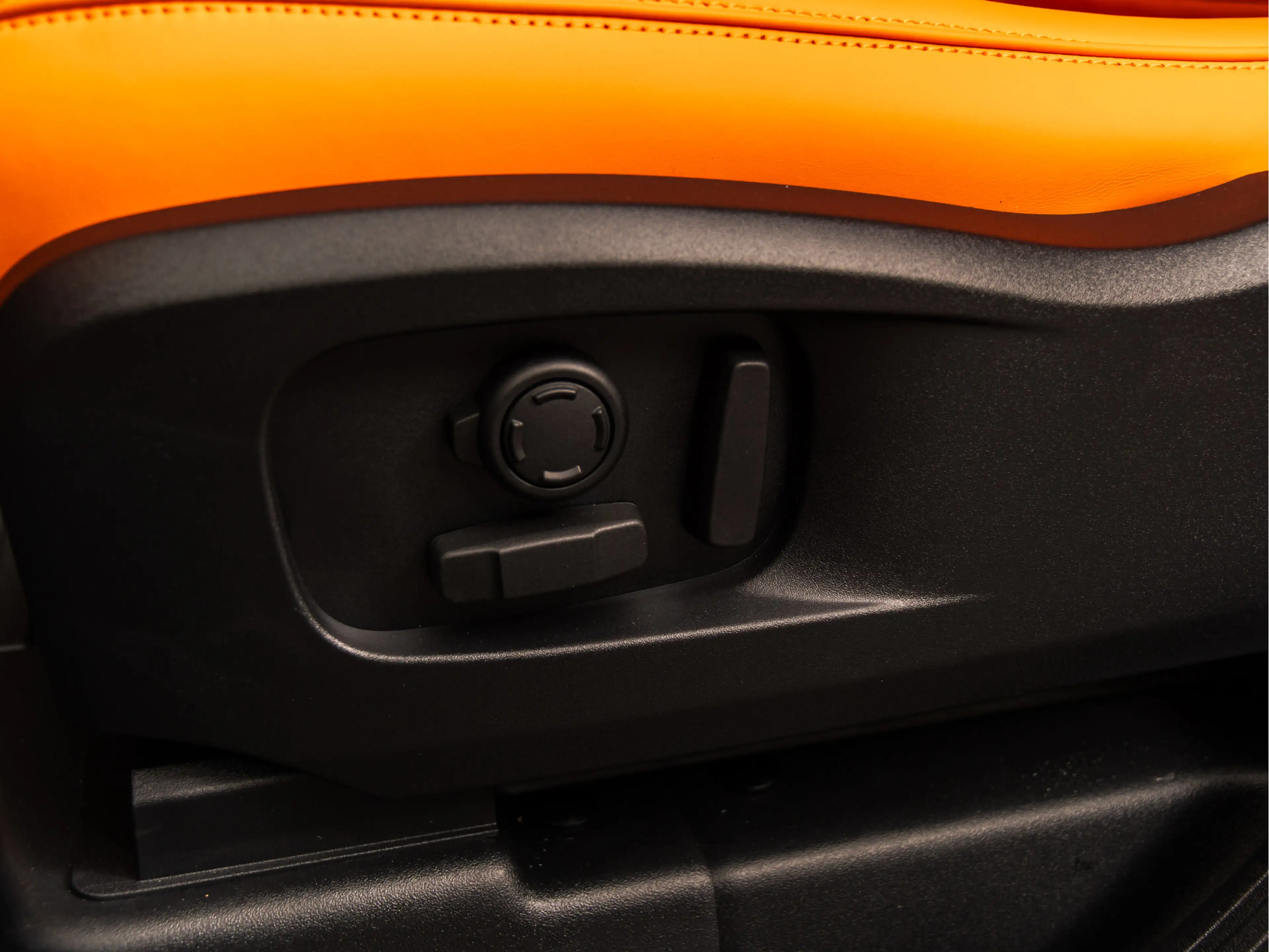 Land Rover Defender 110 2.0 P300e 110 X-Dynamic HSE HERMES KLEUR LEDER — photo 19