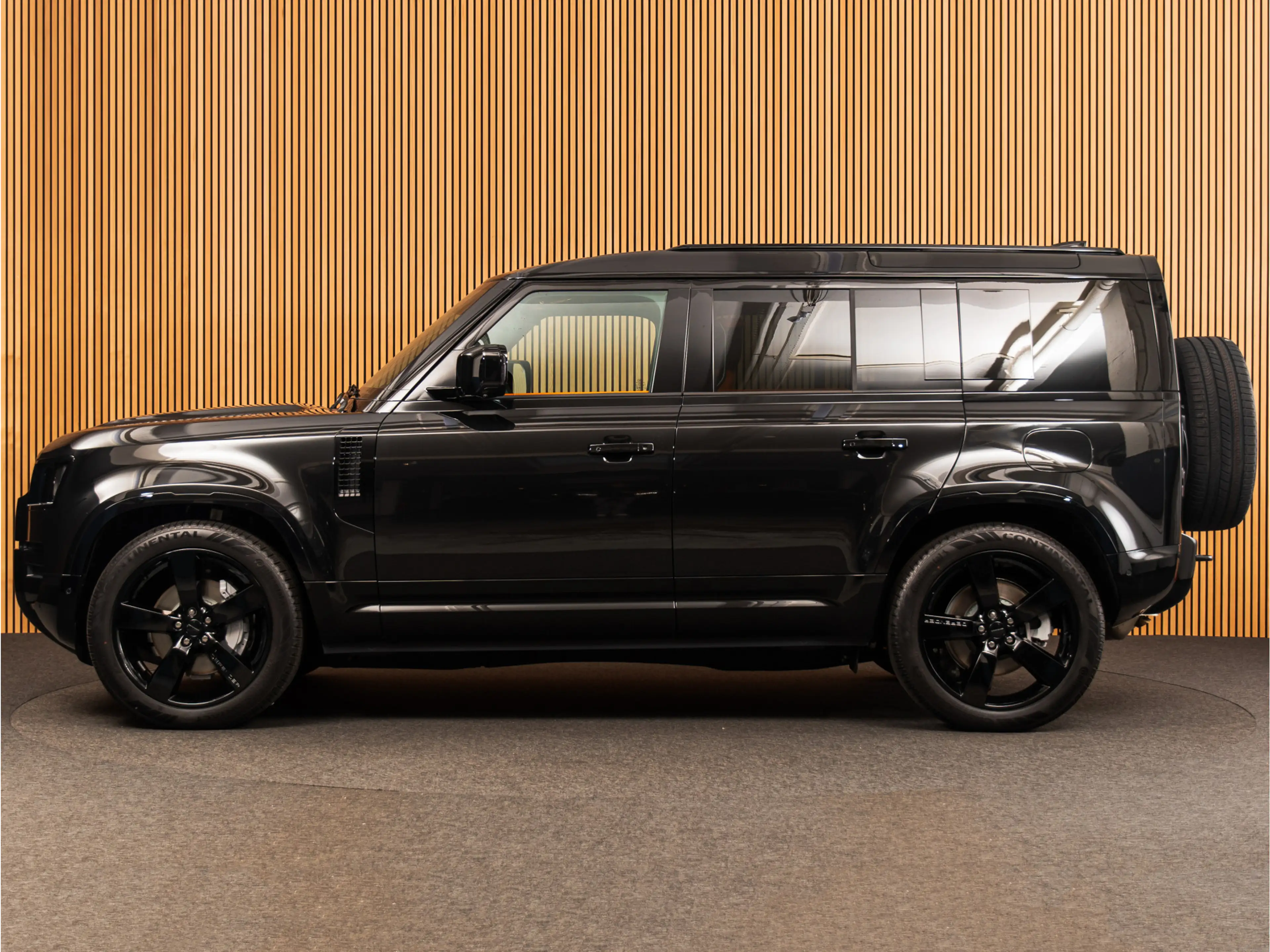 Land Rover Defender 110 2.0 P300e 110 X-Dynamic HSE HERMES KLEUR LEDER — photo 2