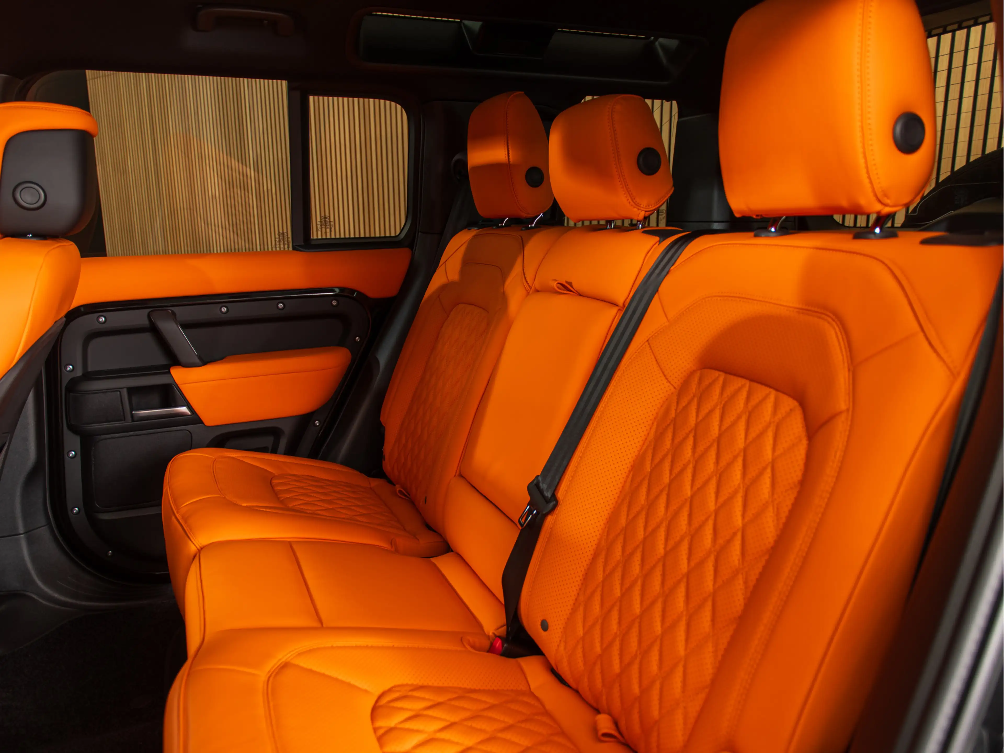 Land Rover Defender 110 2.0 P300e 110 X-Dynamic HSE HERMES KLEUR LEDER — photo 15