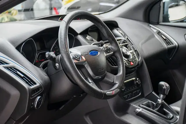 Ford Focus view 14
