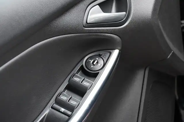 Ford Focus view 8