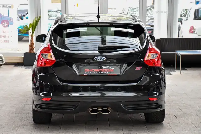 Ford Focus view 6