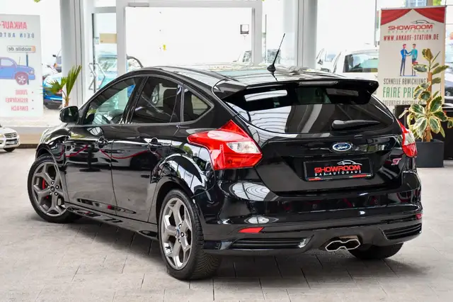 Ford Focus view 4