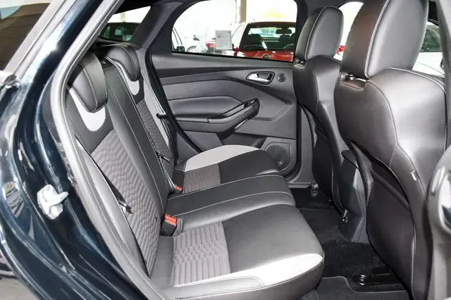 Ford Focus view 13