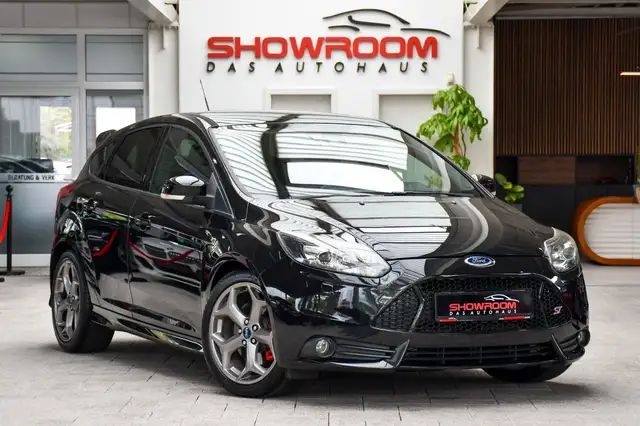 Ford Focus view 3