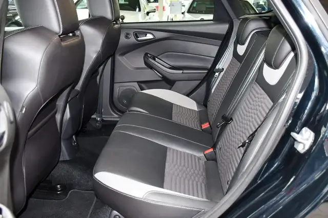Ford Focus view 12