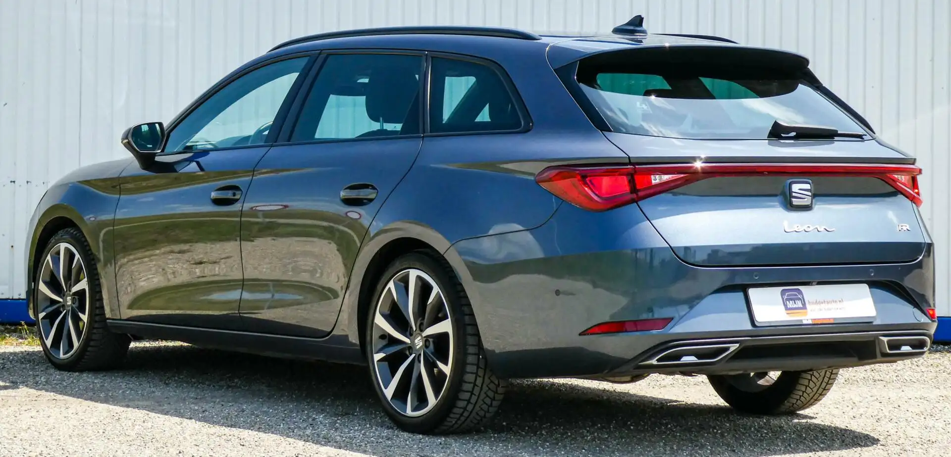 SEAT Leon Sportstourer 1.5 eTSI FR Launch Edition Grigio - 2