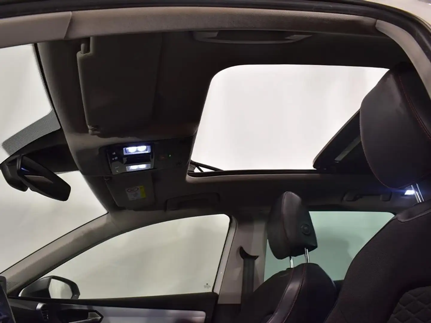 SEAT Leon 1.5 TSI 150CV FR + PACKPLUS Wit - 2