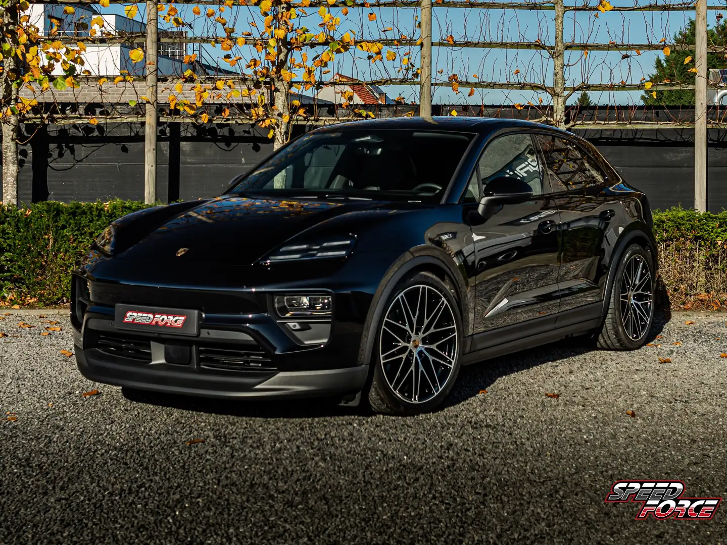 Porsche Macan 4 EV | 22 inch | Trekhaak | Luchtvering | BOSE Noir - 1