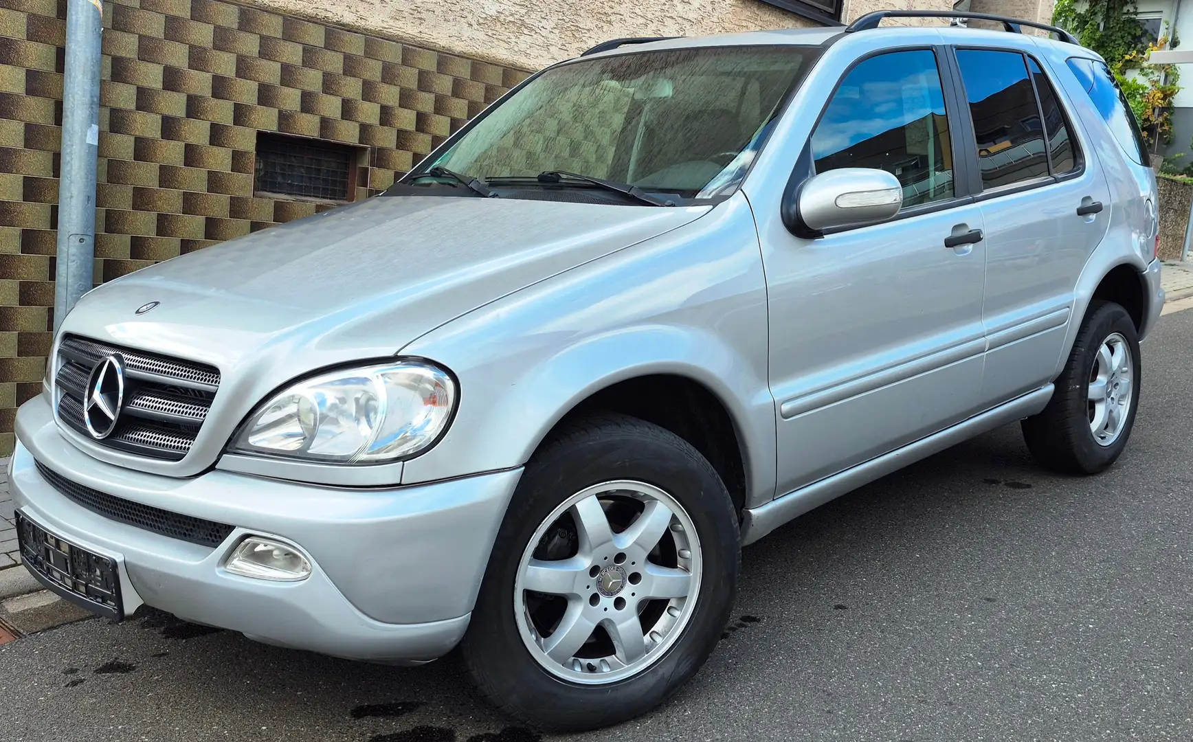 Mercedes-Benz ML 320 Facelift Vollleder Allwetterr. AHK Tüv 9/27 Silber - 2