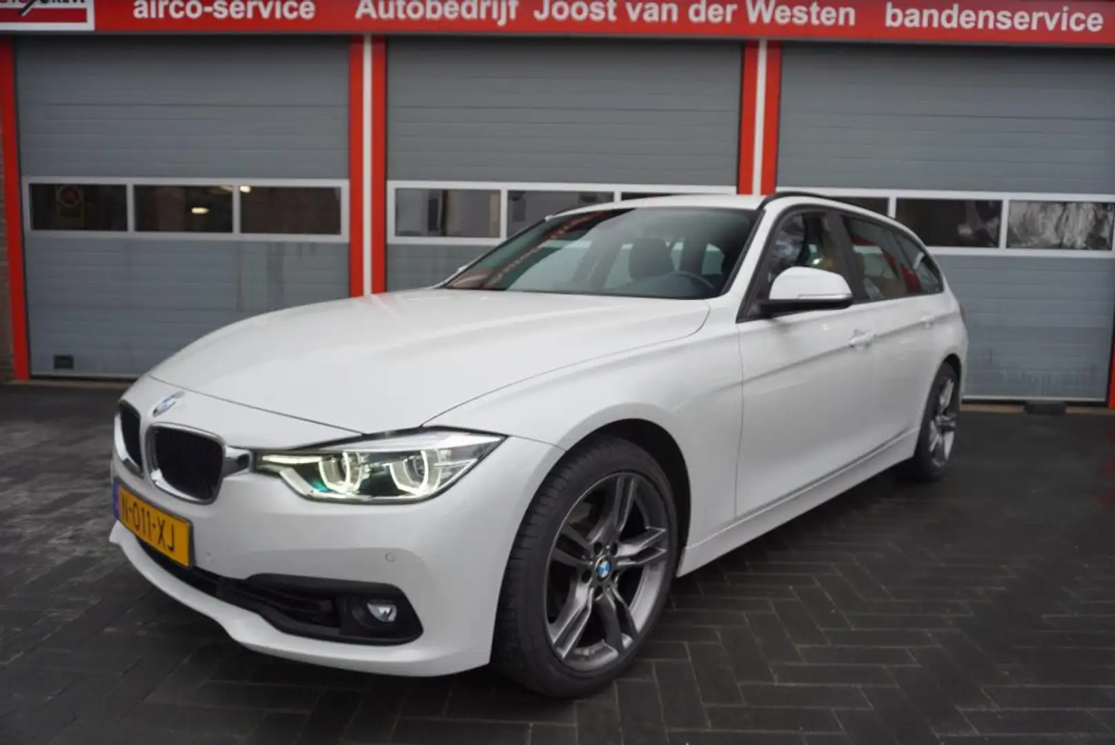 BMW 318 3-serie Touring 318i Aut/Airco/Navi/Trekhaak Wit - 1