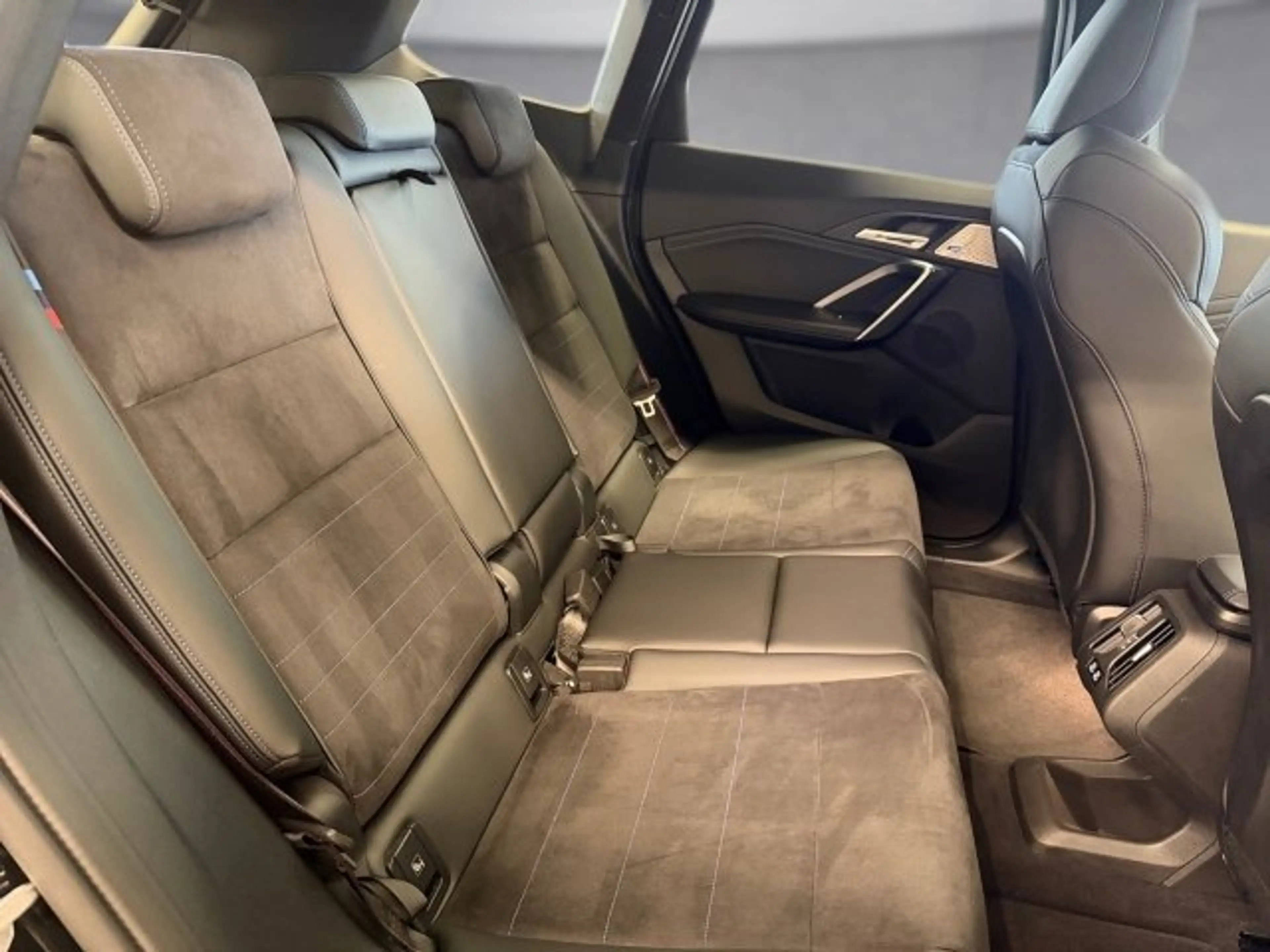 BMW iX1 xDrive30 U11 XE2 — photo 12