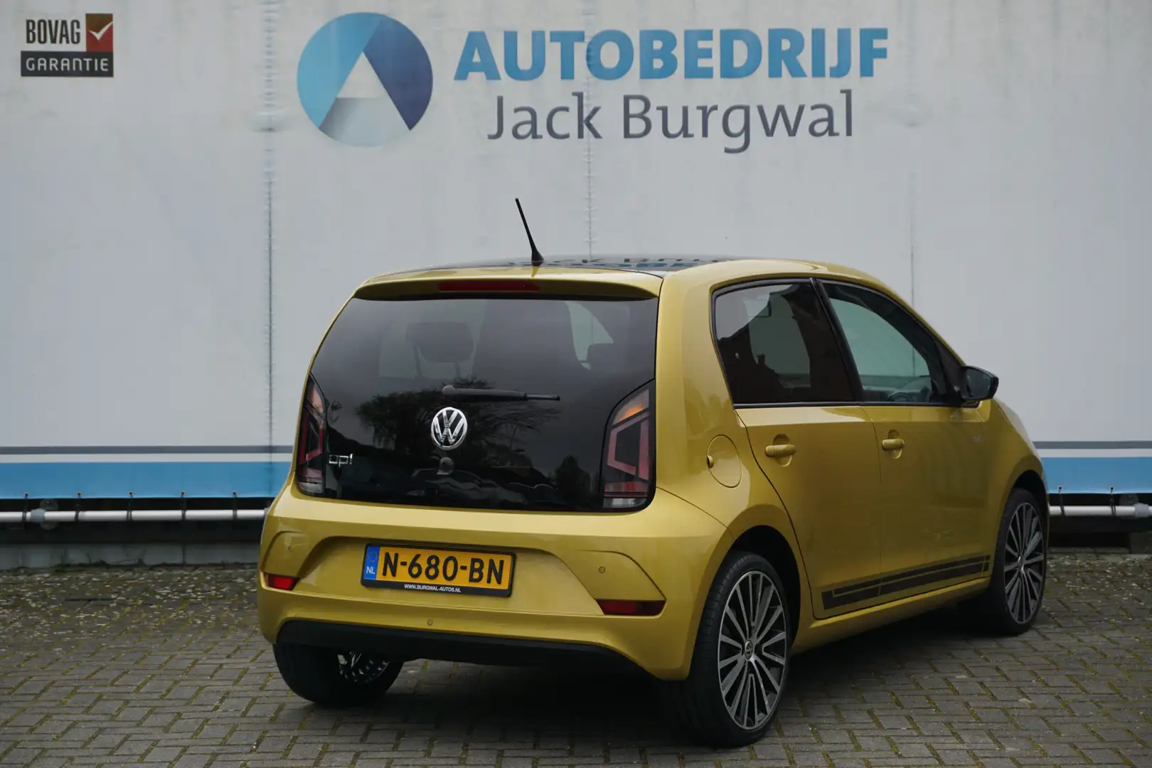 Volkswagen up! 1.0 60PK BMT Club up! ECC | PDC | Stoelverw. *All Geel - 2