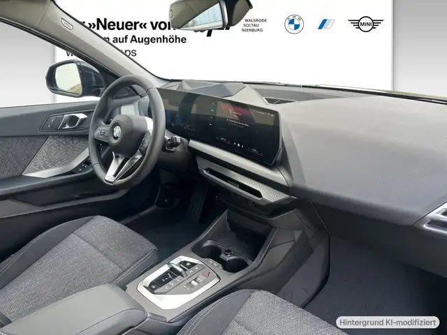 BMW 1 Series view 4