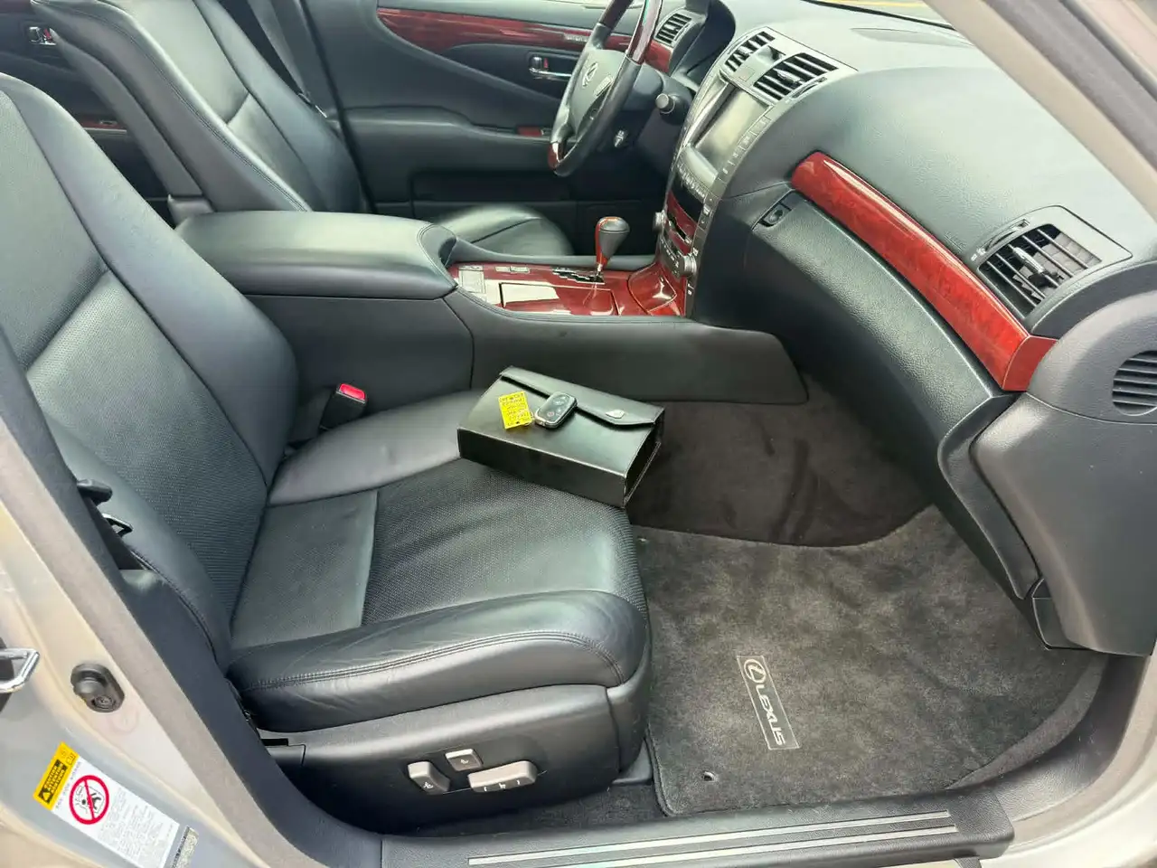 Lexus LS photo Lexus LS