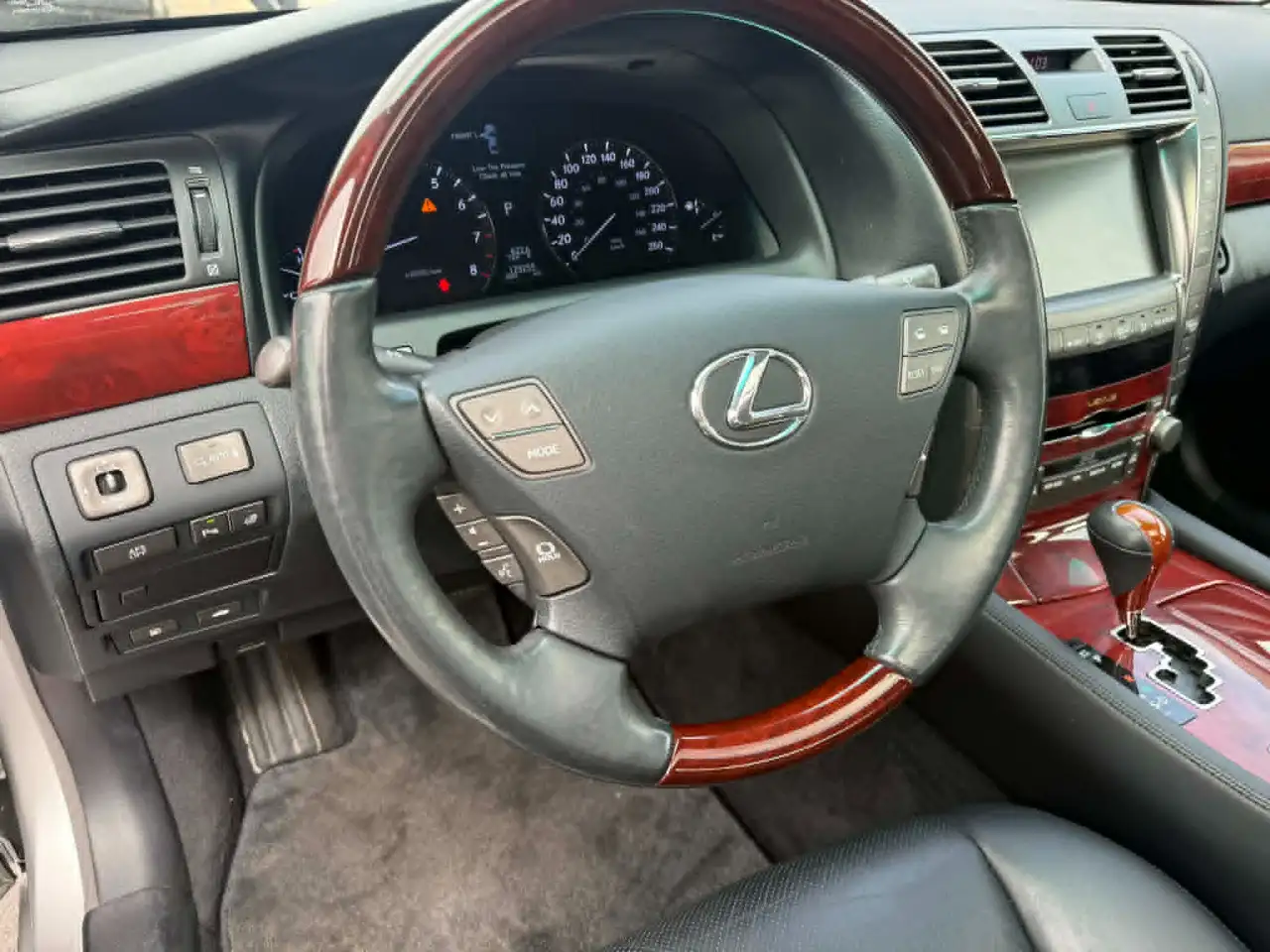Lexus LS photo Lexus LS