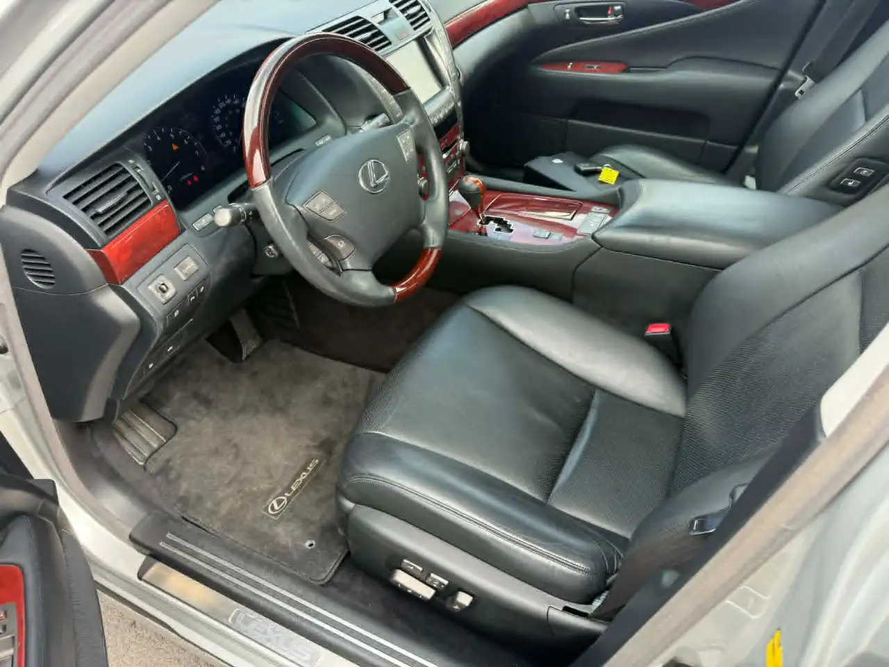 Lexus LS photo Lexus LS