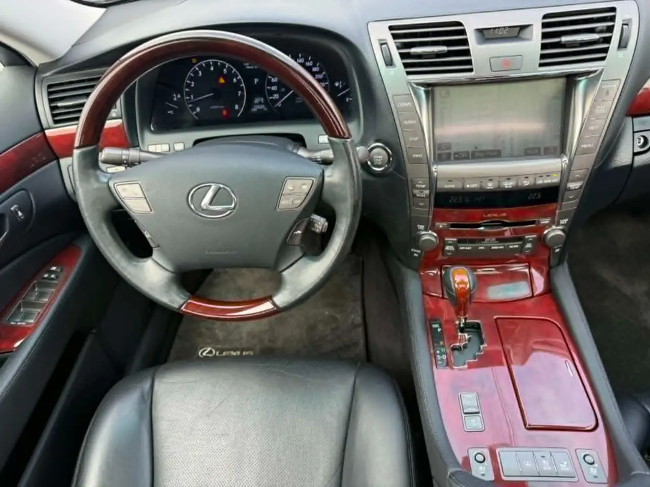 Lexus LS photo Lexus LS