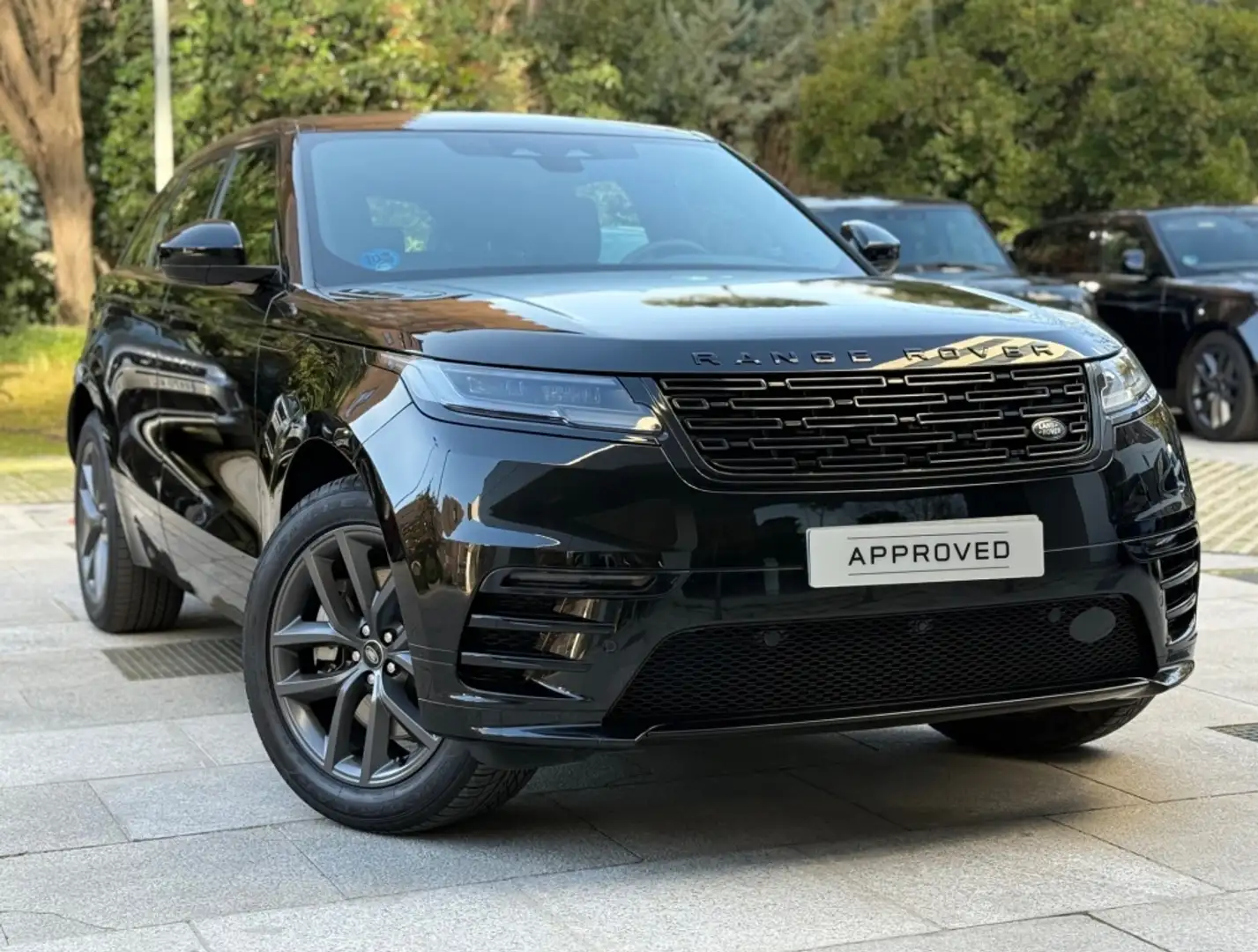 Land Rover Range Rover Velar 2.0 i4 PHEV Dynamic SE 4WD Aut. 404 Schwarz - 2