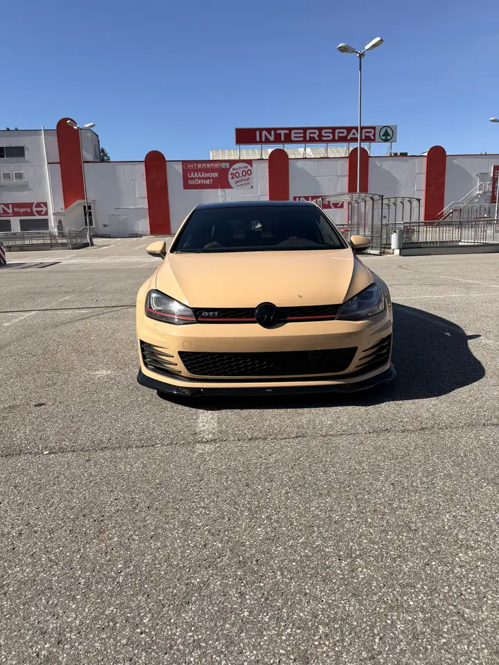 Volkswagen Golf GTI
