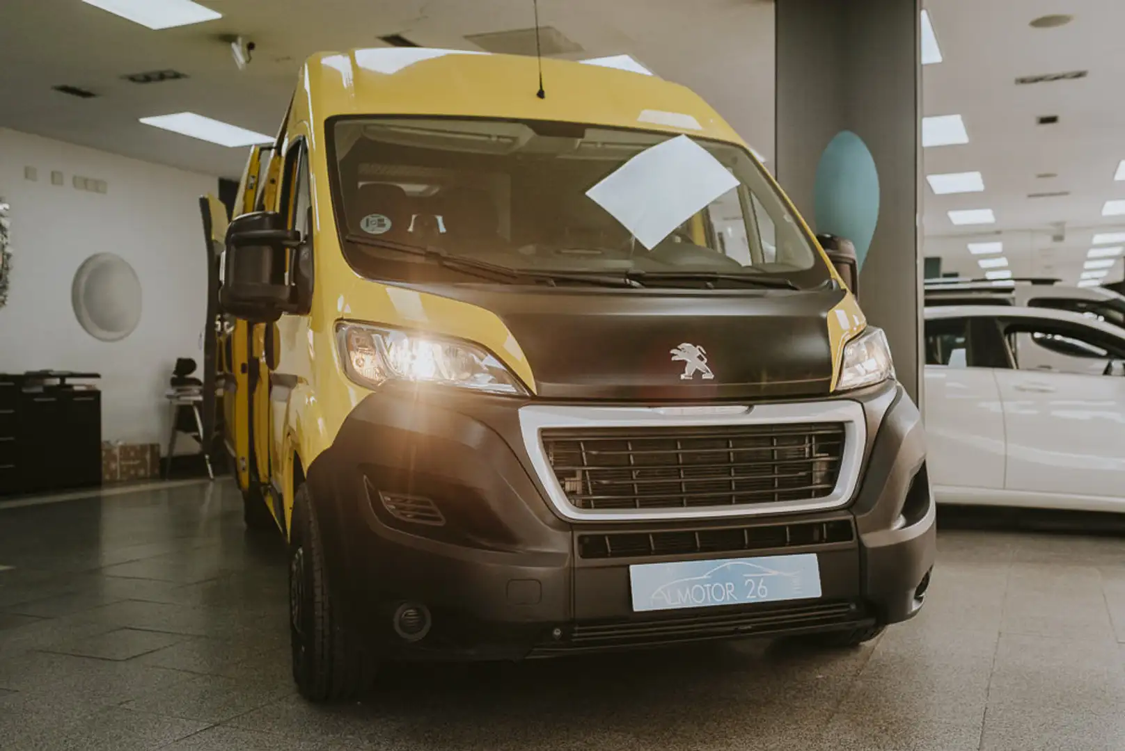 Peugeot Boxer Furgón 2.2BlueHDI 335 L3H2 S&S 140 Amarillo - 2