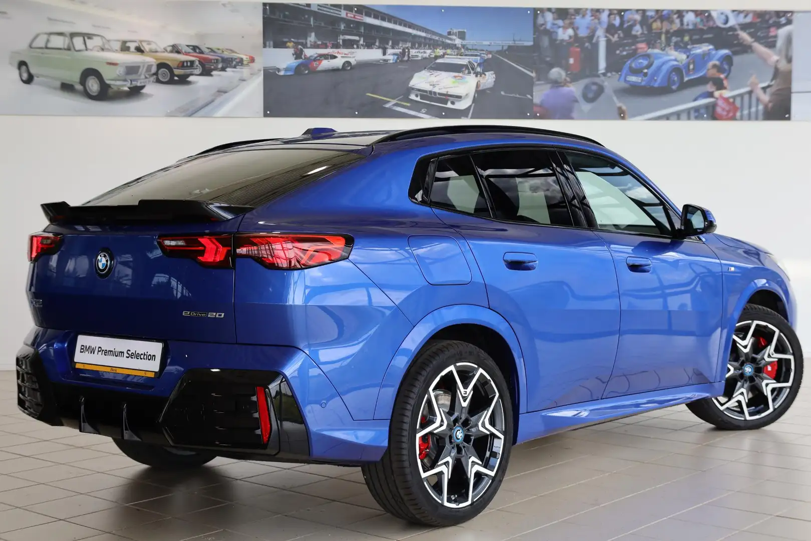 BMW iX2 eDrive20 M Sportpakket Pro | Glazen Panoramadak | Niebieski - 2