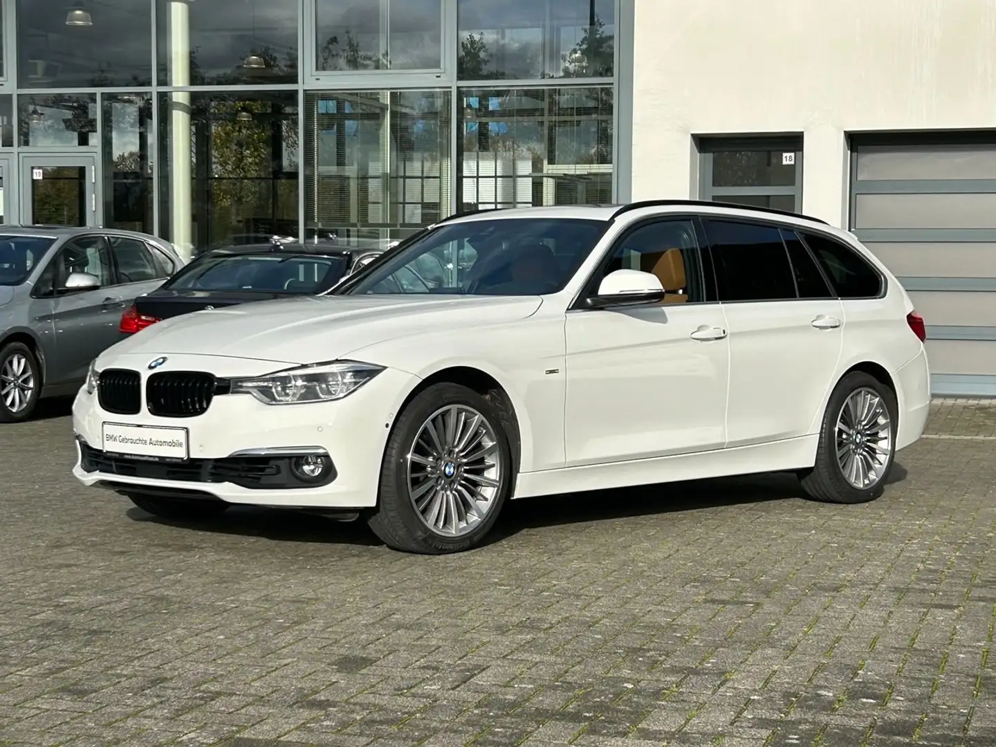 BMW 330 330d Touring xDrive Aut. Edition Luxury Line Weiß - 1