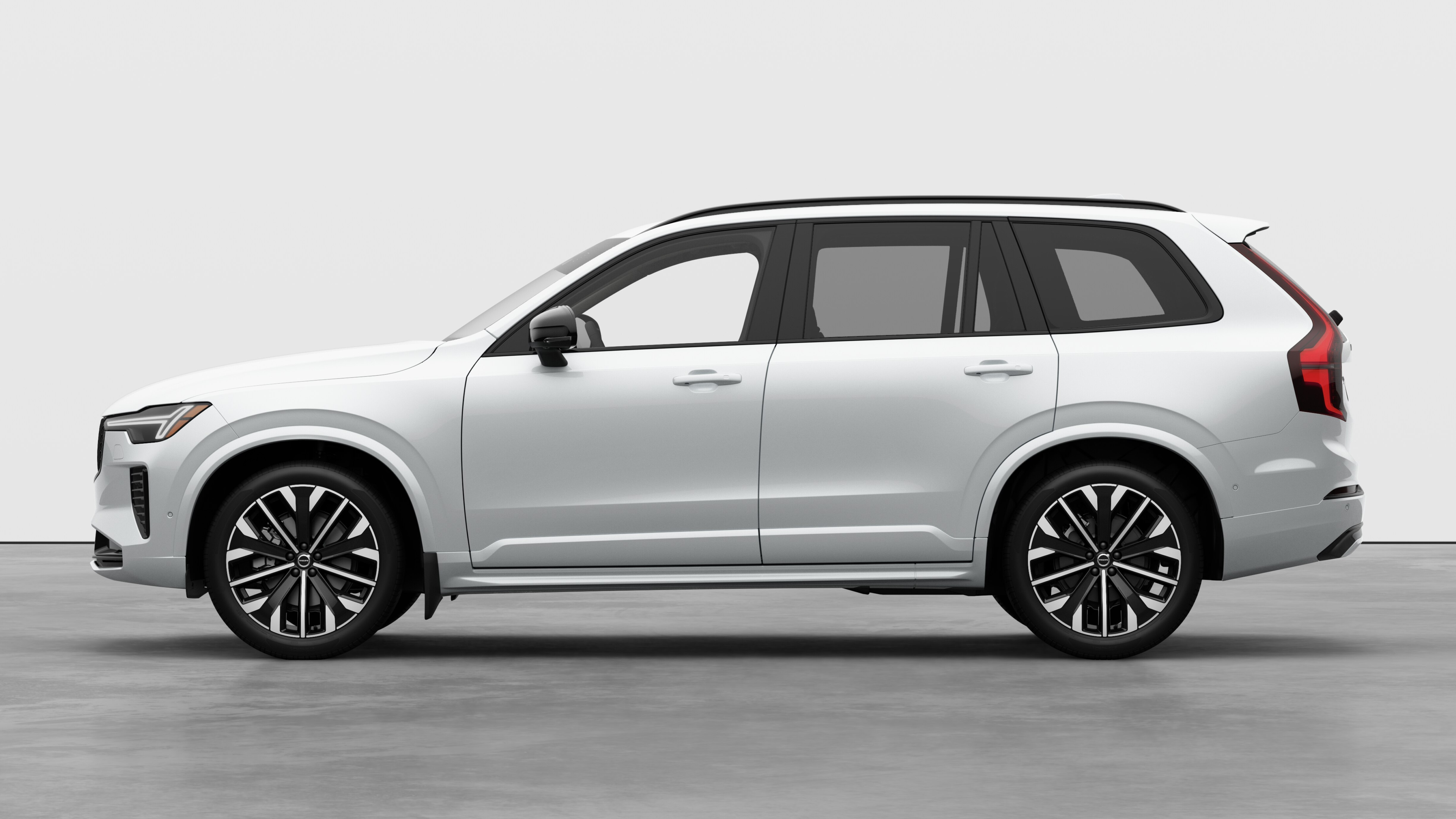 2026 Volvo XC90 B6 AWD Plus Dark Theme 7-Seater thumb 6
