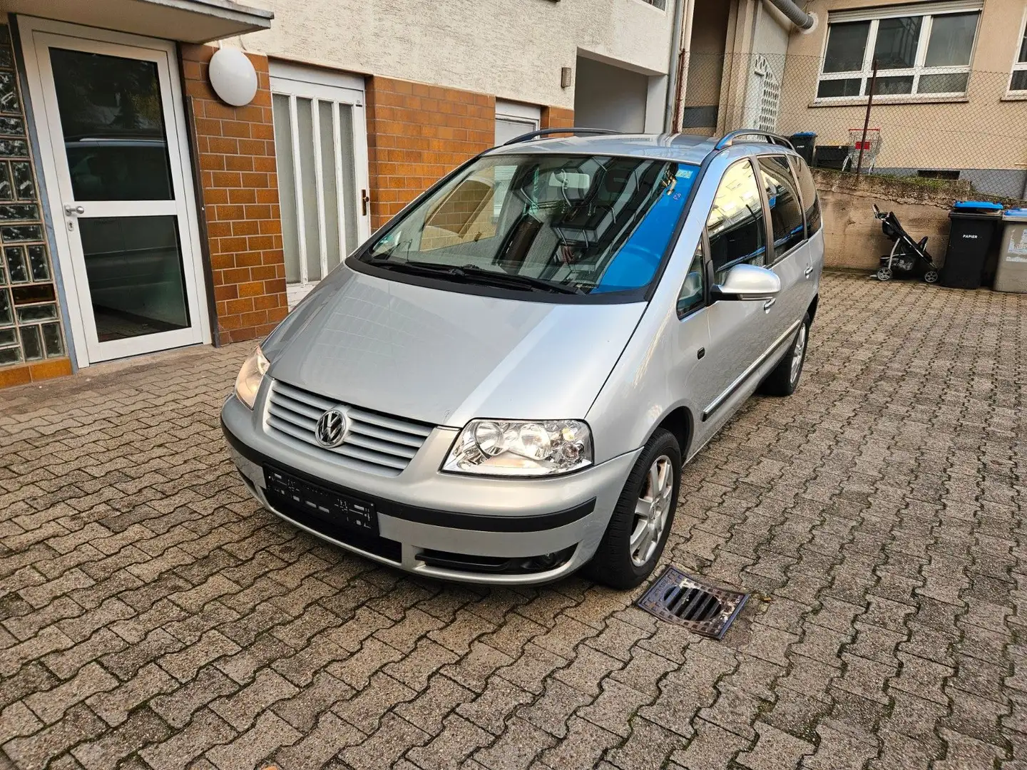 Volkswagen Sharan 2.0 United / TÜV NEU / WENIG KM Silber - 1