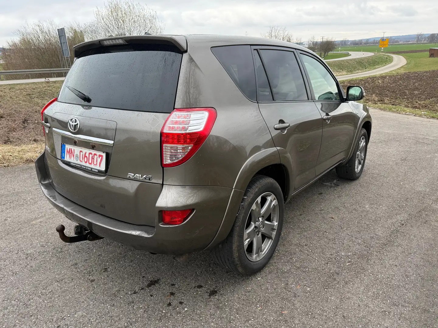 Toyota RAV 4 Executive Braun - 2