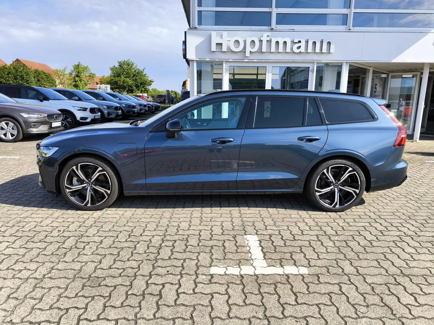Volvo V60 T6 Recharge Plus Dark Plug-In Hybrid AWD Blau - 2