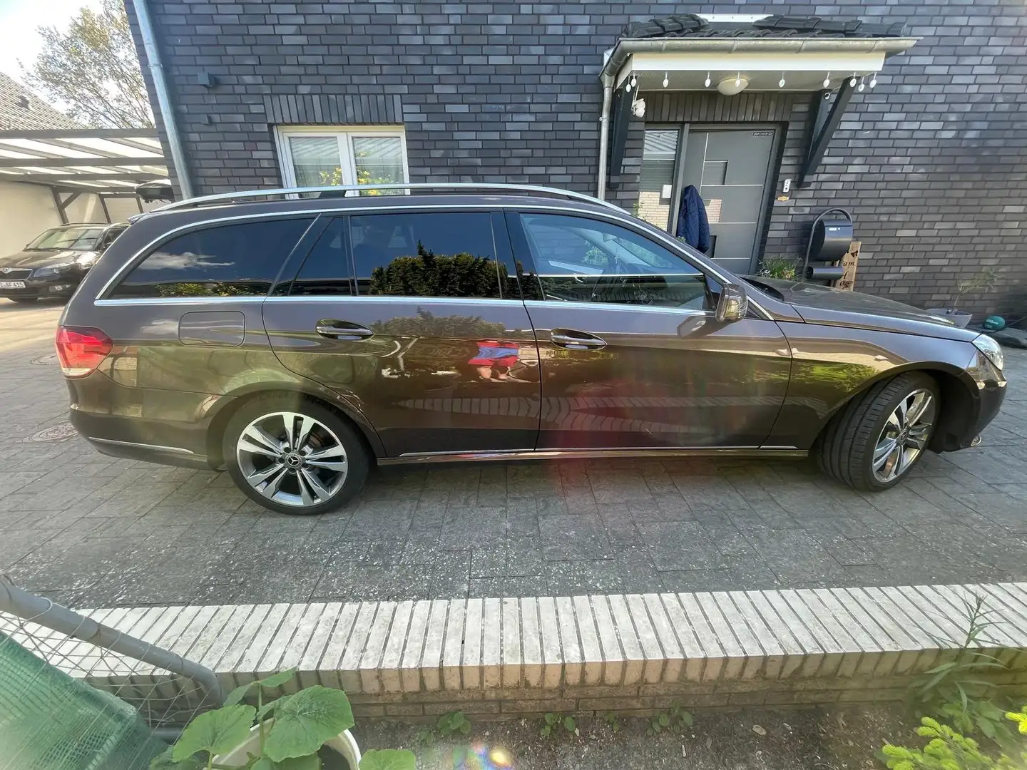 Mercedes-Benz E 250 E-Klasse T-Modell Diesel T BlueTEC 4Matic 7G-TRONI Brown - 2