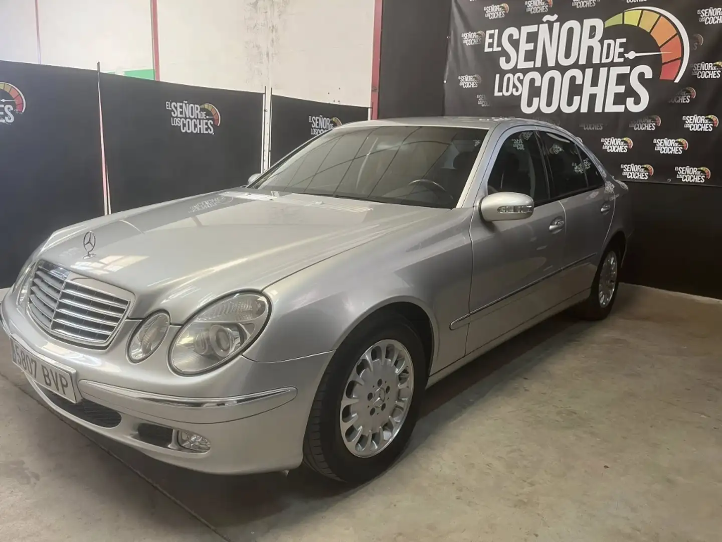 Mercedes-Benz E 240 Gümüş rengi - 1