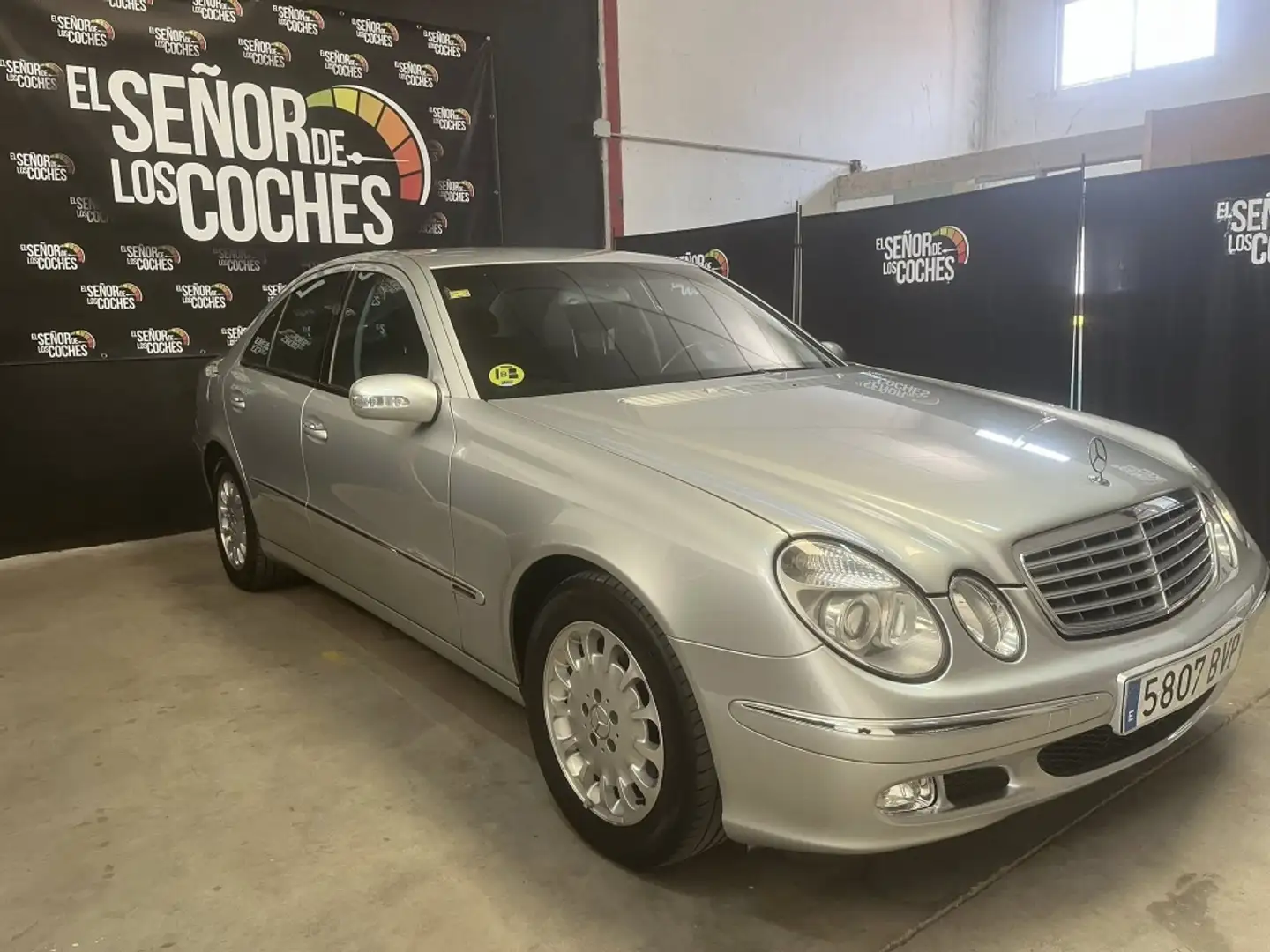 Mercedes-Benz E 240 Gümüş rengi - 2