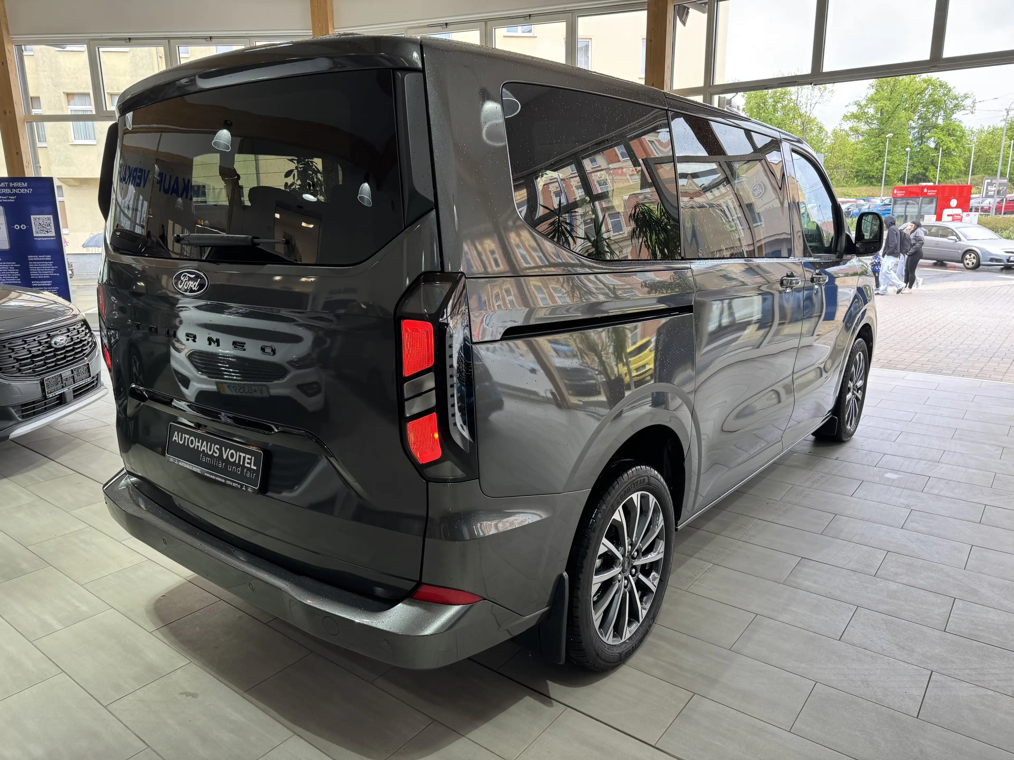 Ford Tourneo Custom 2.0 EcoBlue L1 Titanium — photo 5