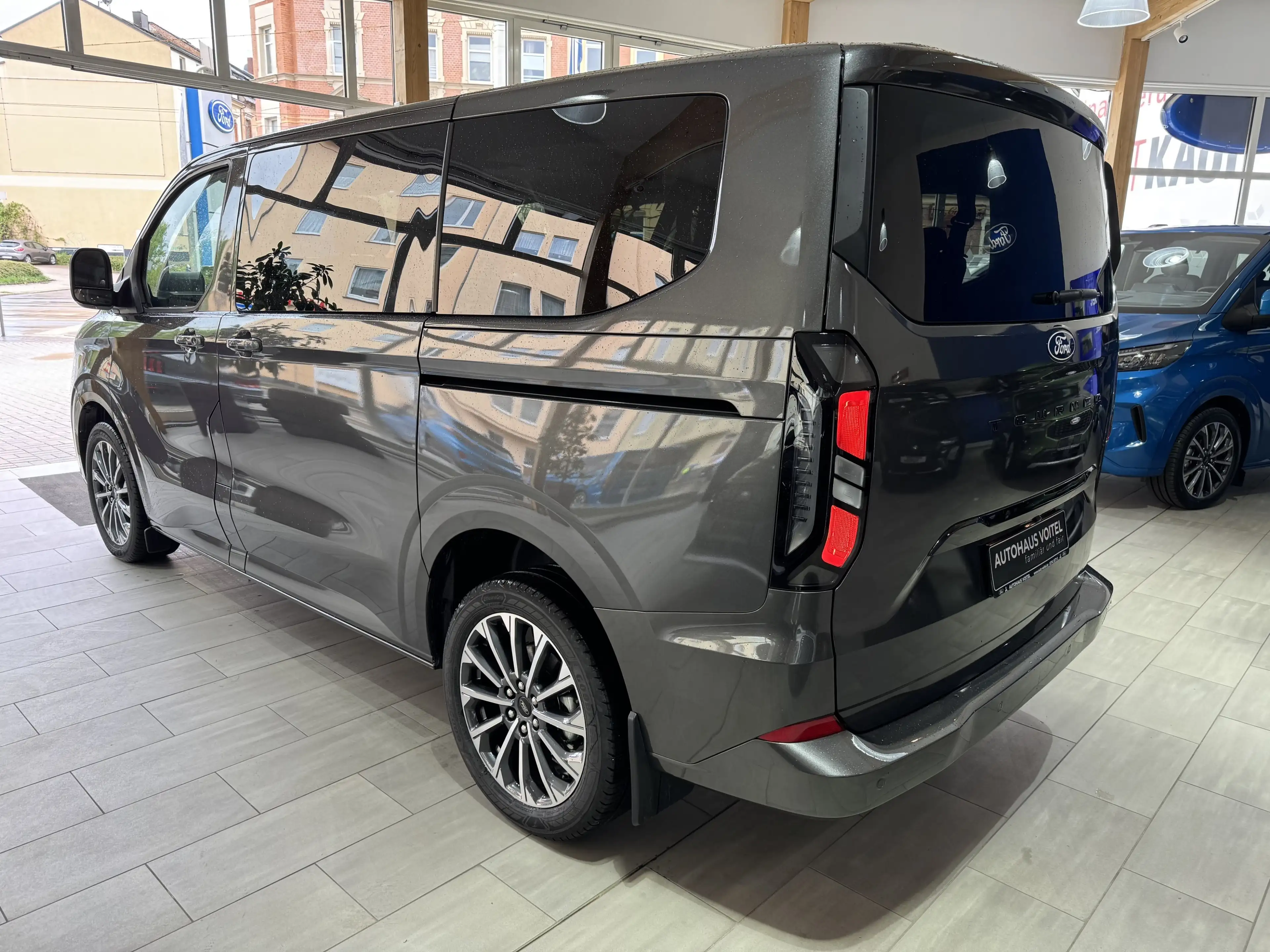 Ford Tourneo Custom 2.0 EcoBlue L1 Titanium — photo 7