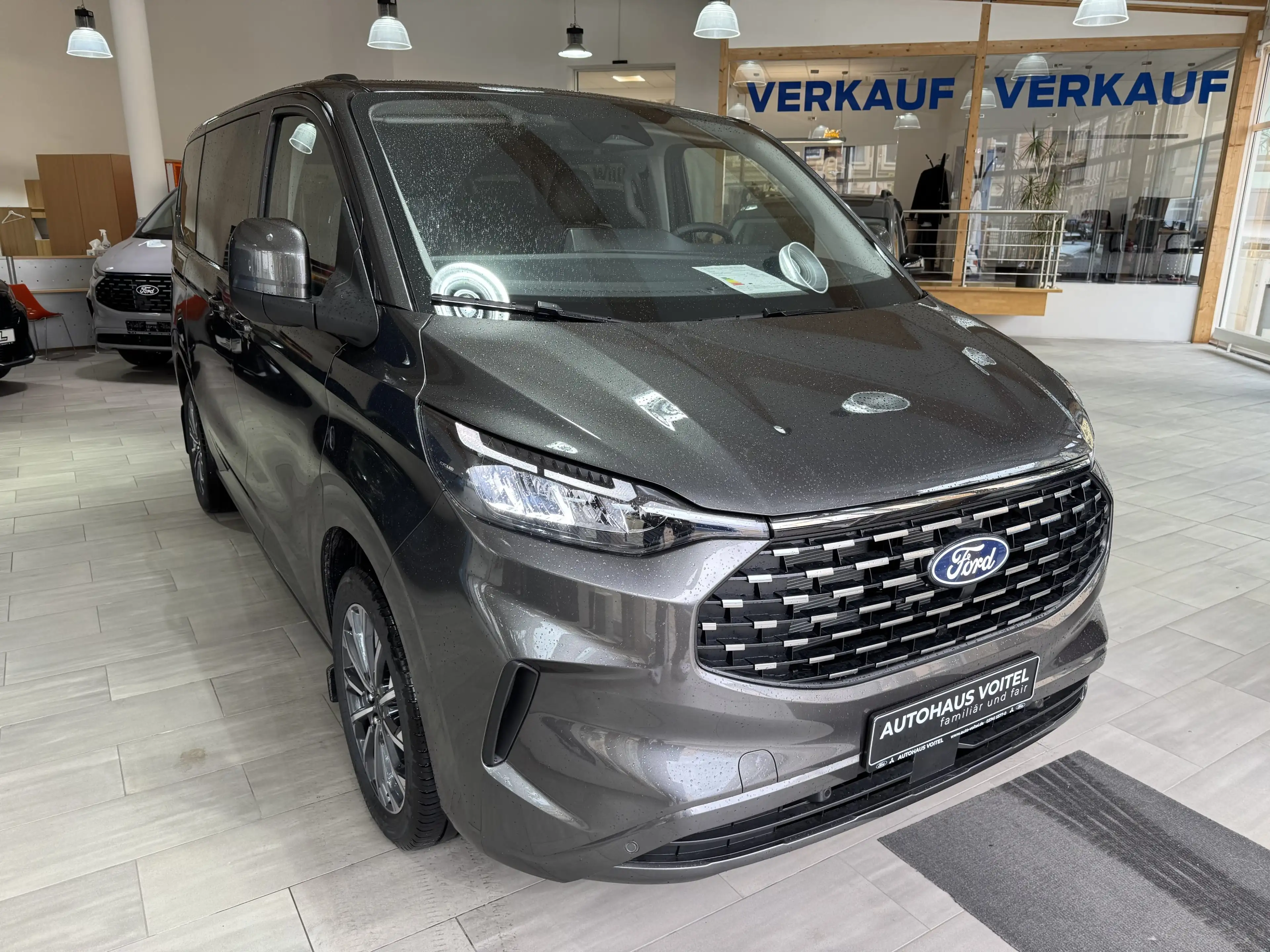 Ford Tourneo Custom 2.0 EcoBlue L1 Titanium — photo 3