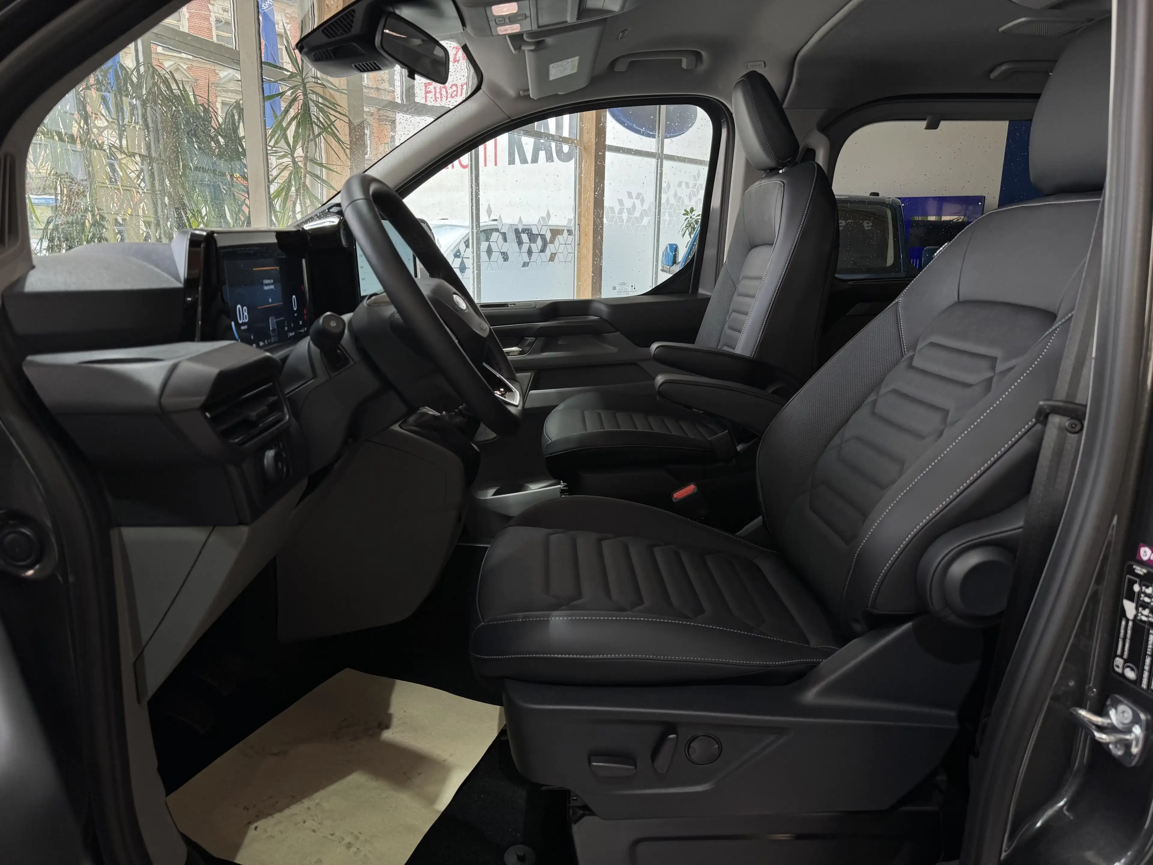 Ford Tourneo Custom 2.0 EcoBlue L1 Titanium — photo 10