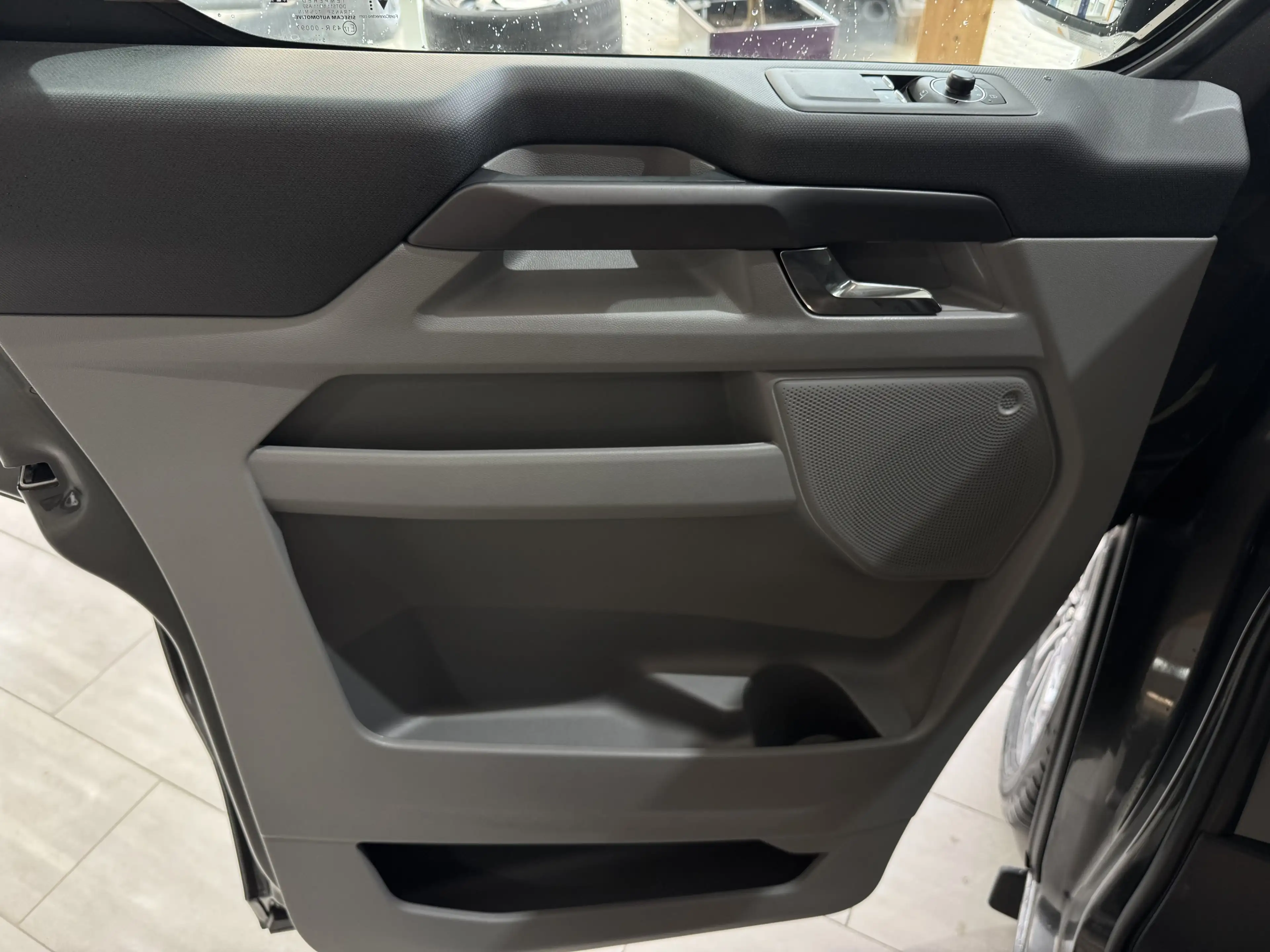 Ford Tourneo Custom 2.0 EcoBlue L1 Titanium — photo 9