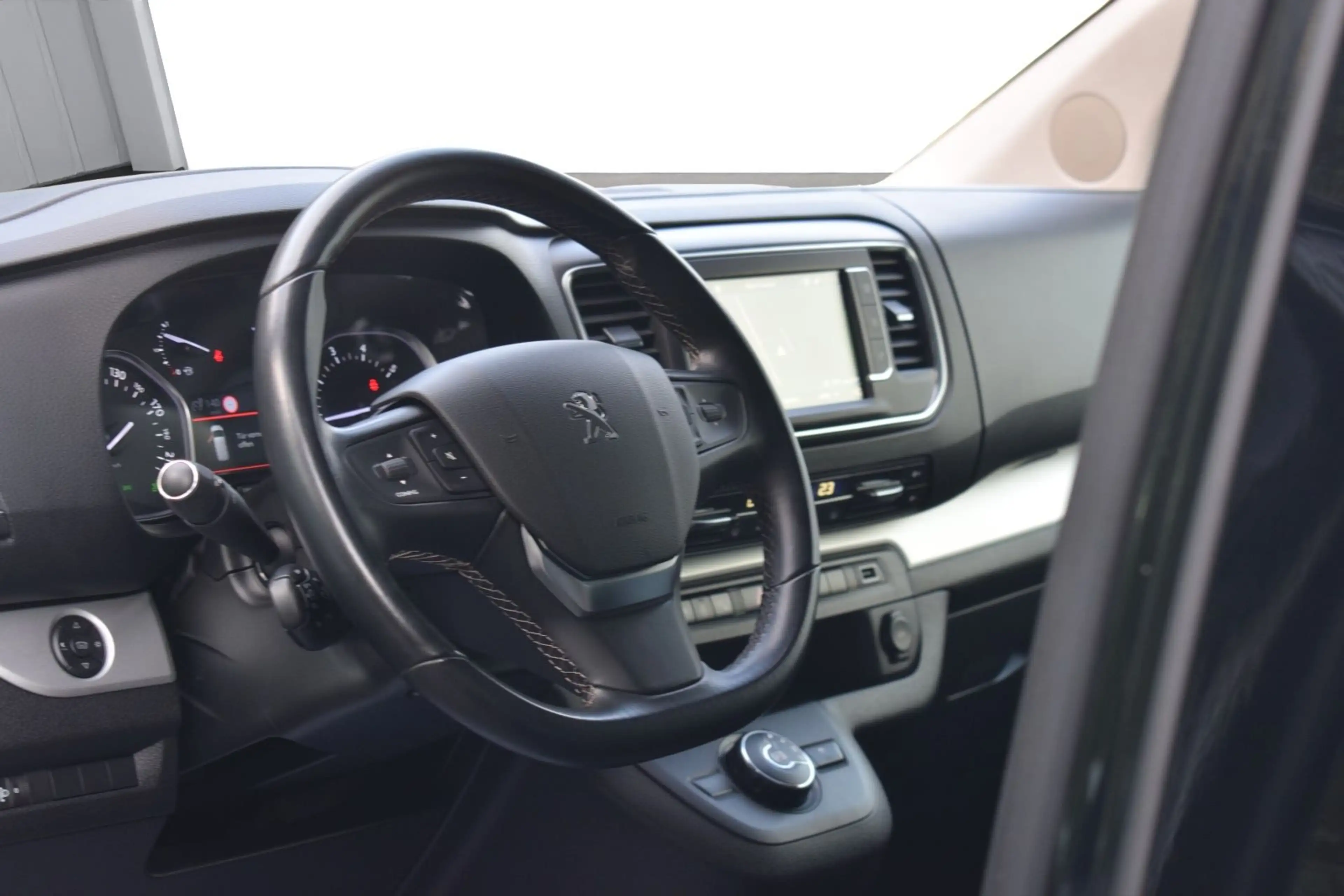 Peugeot Traveller TRAVELLER BUSNIESS VIP L2/PANO/KAMERA/BLIS/AHK — photo 12