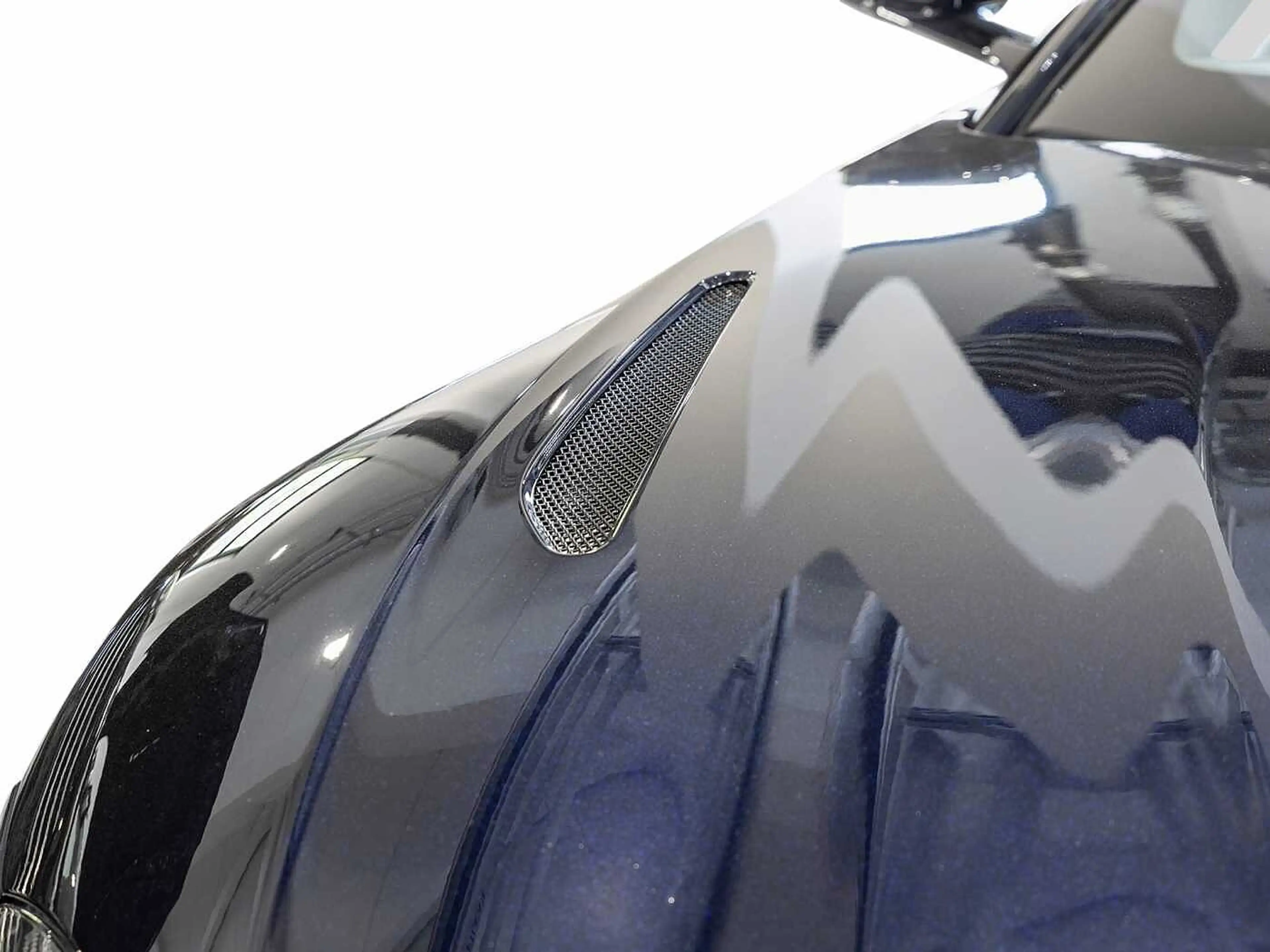 Aston Martin V8 Vantage V8 Roadster -Ultramarine Black- — photo 14