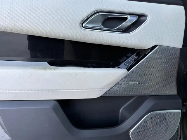 Land Rover Range Rover Velar view 10