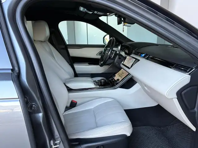Land Rover Range Rover Velar view 12